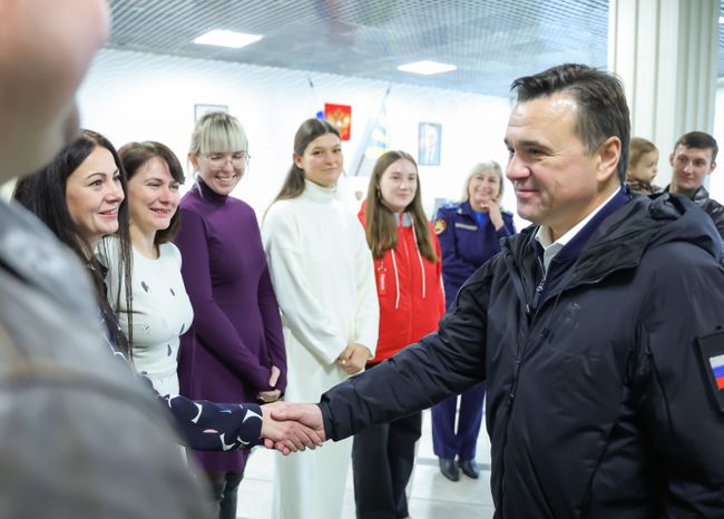 Андрей Воробьев навестил пилотажные группы на авиабазе в Кубинке