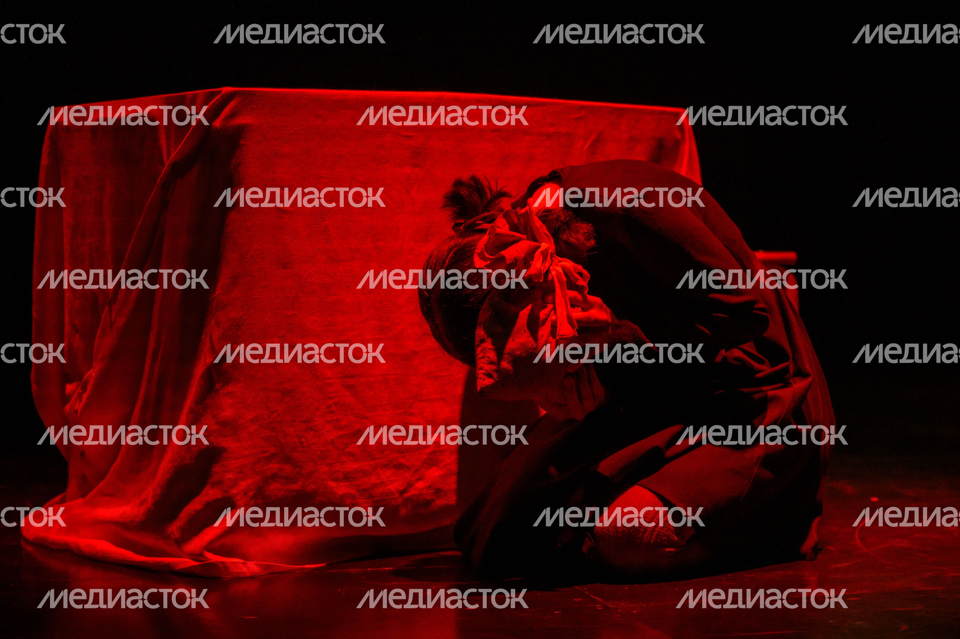 Ночь в музее: спектакль «Мое Ленинградское детство» от «Мамина театра» в музее-заповеднике «Горки Ленинские» Ночь в музее: спектакль «Мое Ленинградское детство» от «Мамина театра» в музее-заповеднике «Горки Ленинские»
