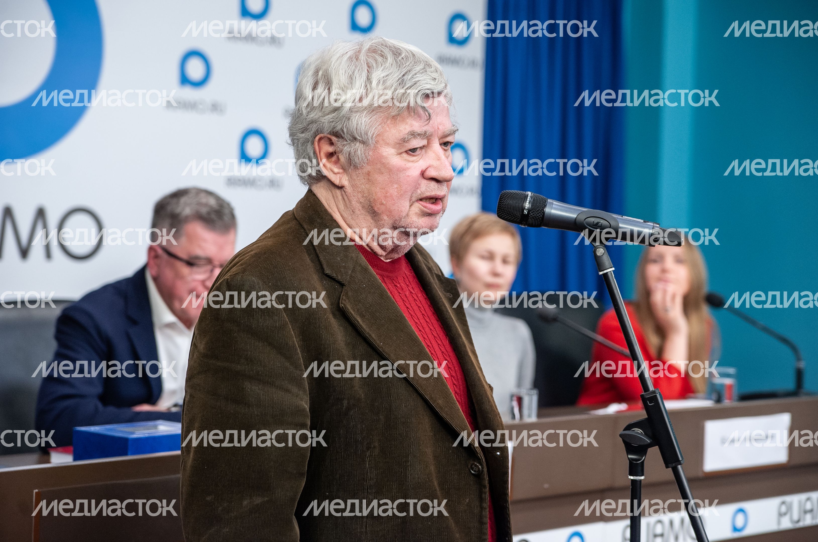 Презентация книги Александра Чумикова «Москва-400. Кам-са-мол! 90-е»