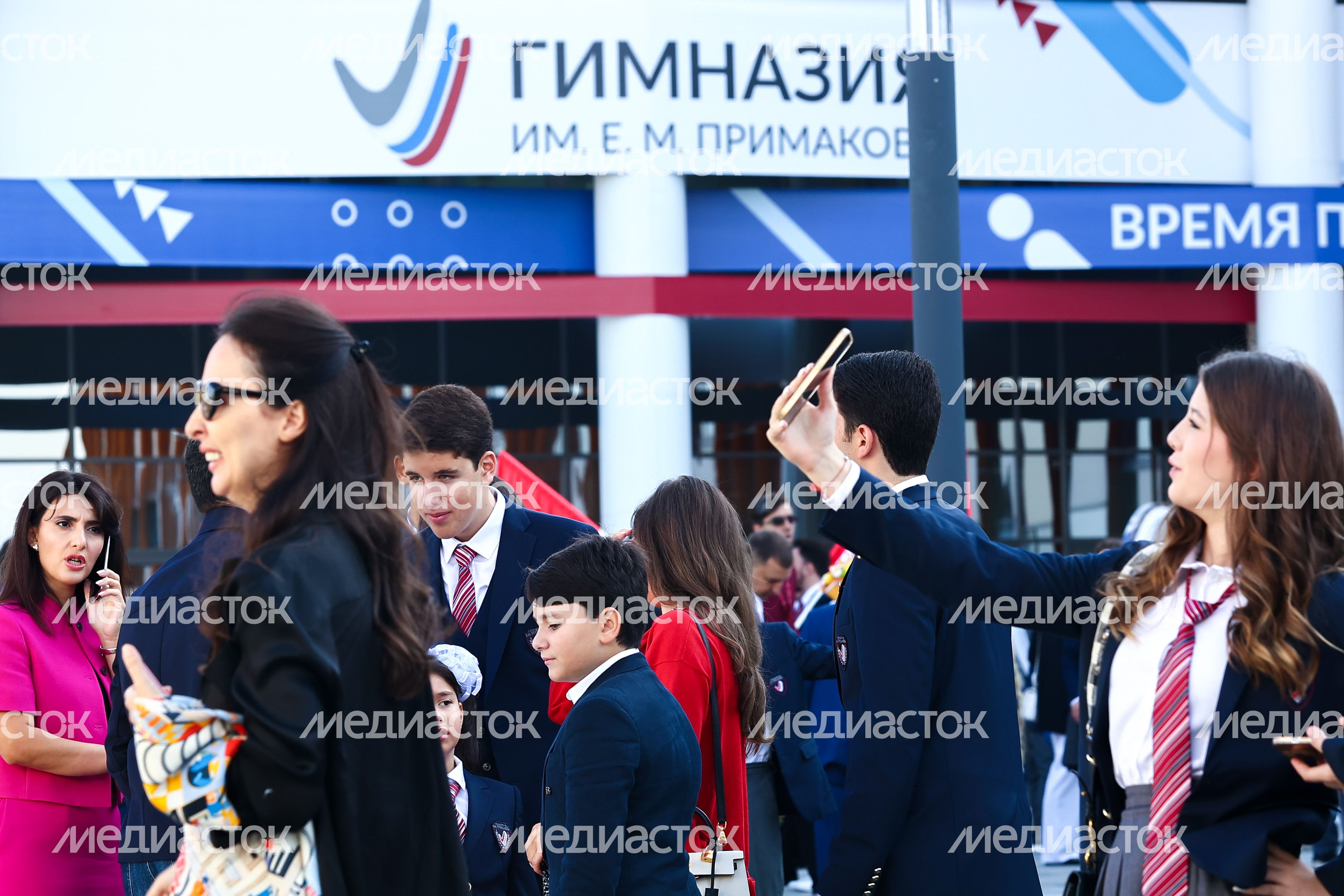 Торжественная линейка в гимназии им. Е.М. Примакова с участием Губернатора Подмосковья