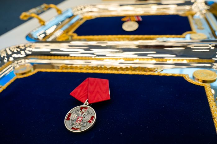 Государственные и областные награды вручили добровольцам подразделения БАРС и бригады ГРОМ «Каскад» на конференции