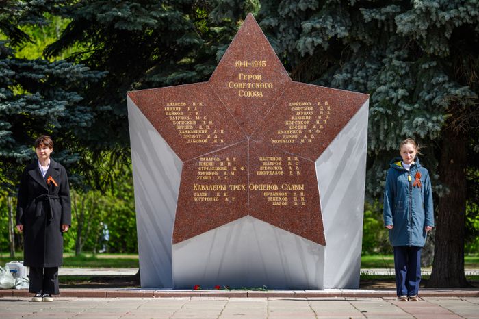 Патриотическая акция "Вахта Памяти" у Мемориала Славы в Королеве
