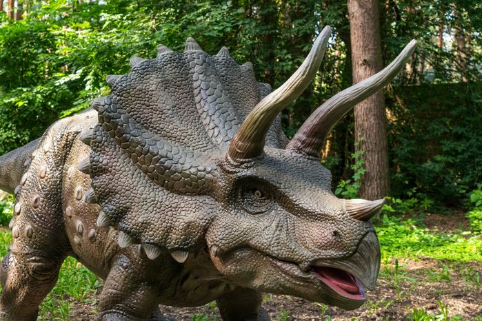 Динопарк с 62 подвижными динозаврами в парке «Елочки» города Домодедово