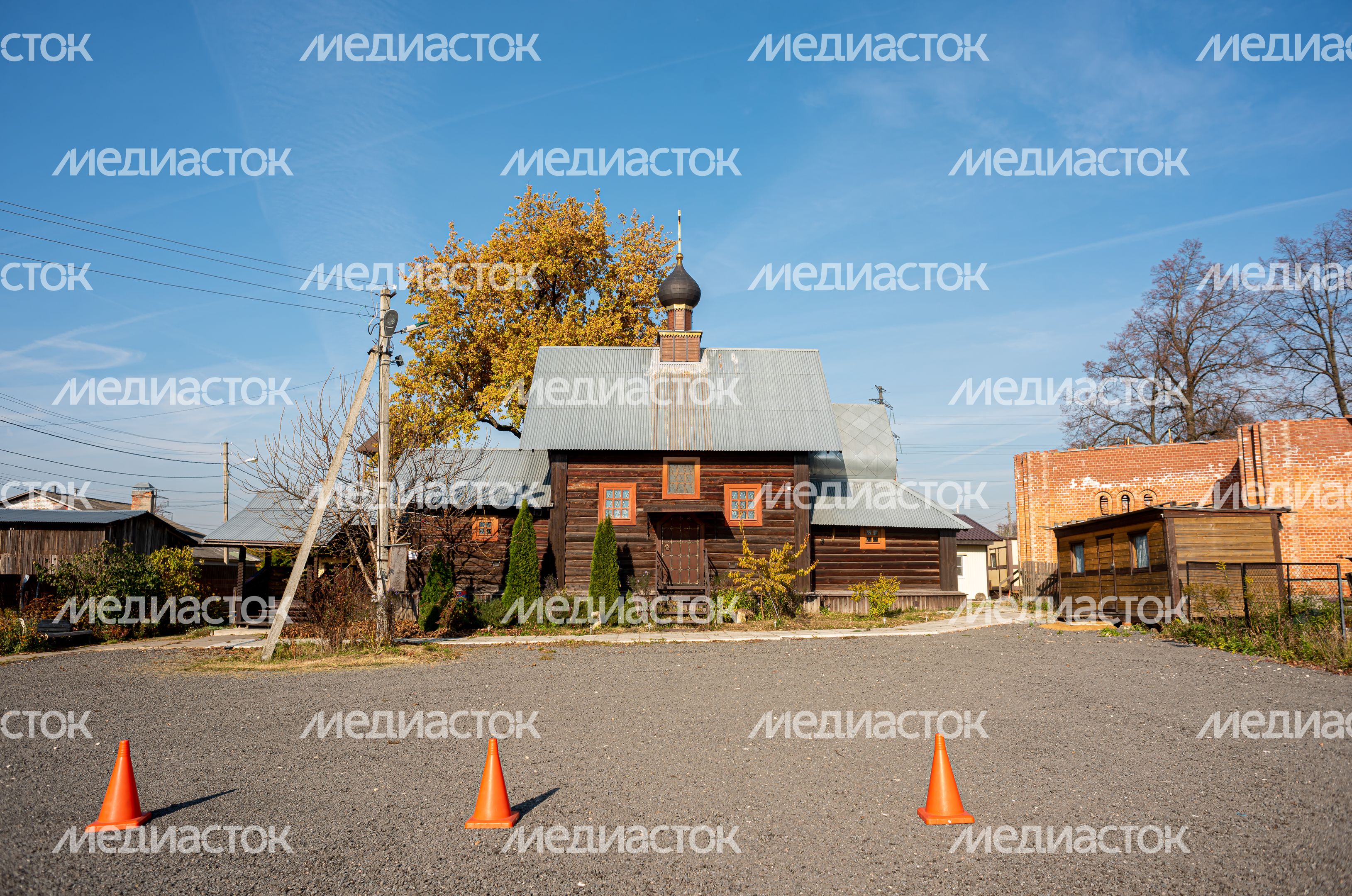Осенние виды Церкви Иоанна Златоуста в Козино