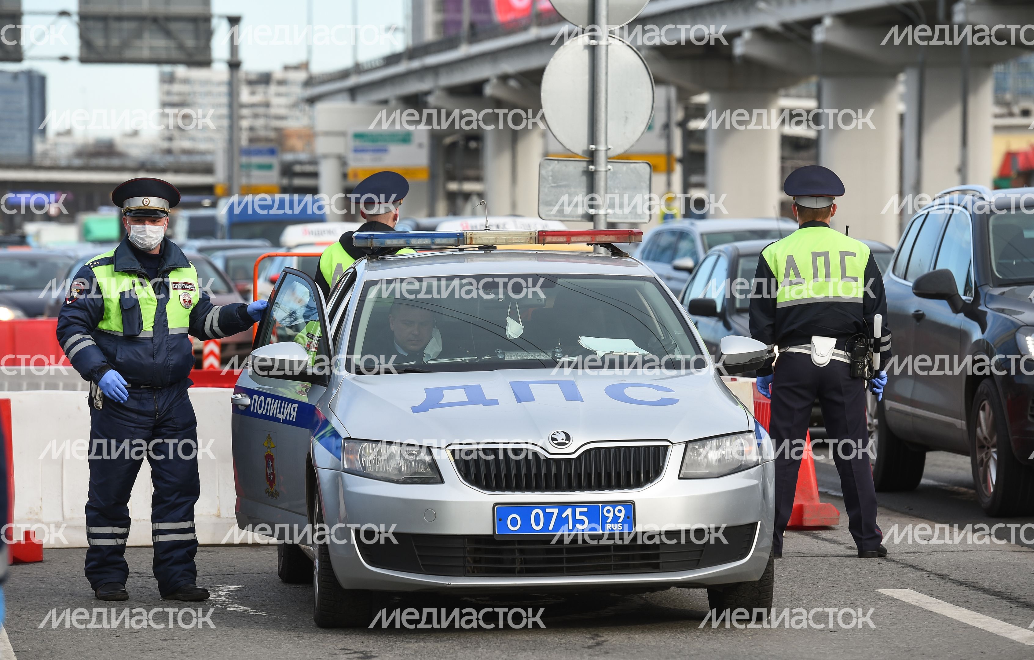 Проверка пропусков на въезде в Москву в период самоизоляции
