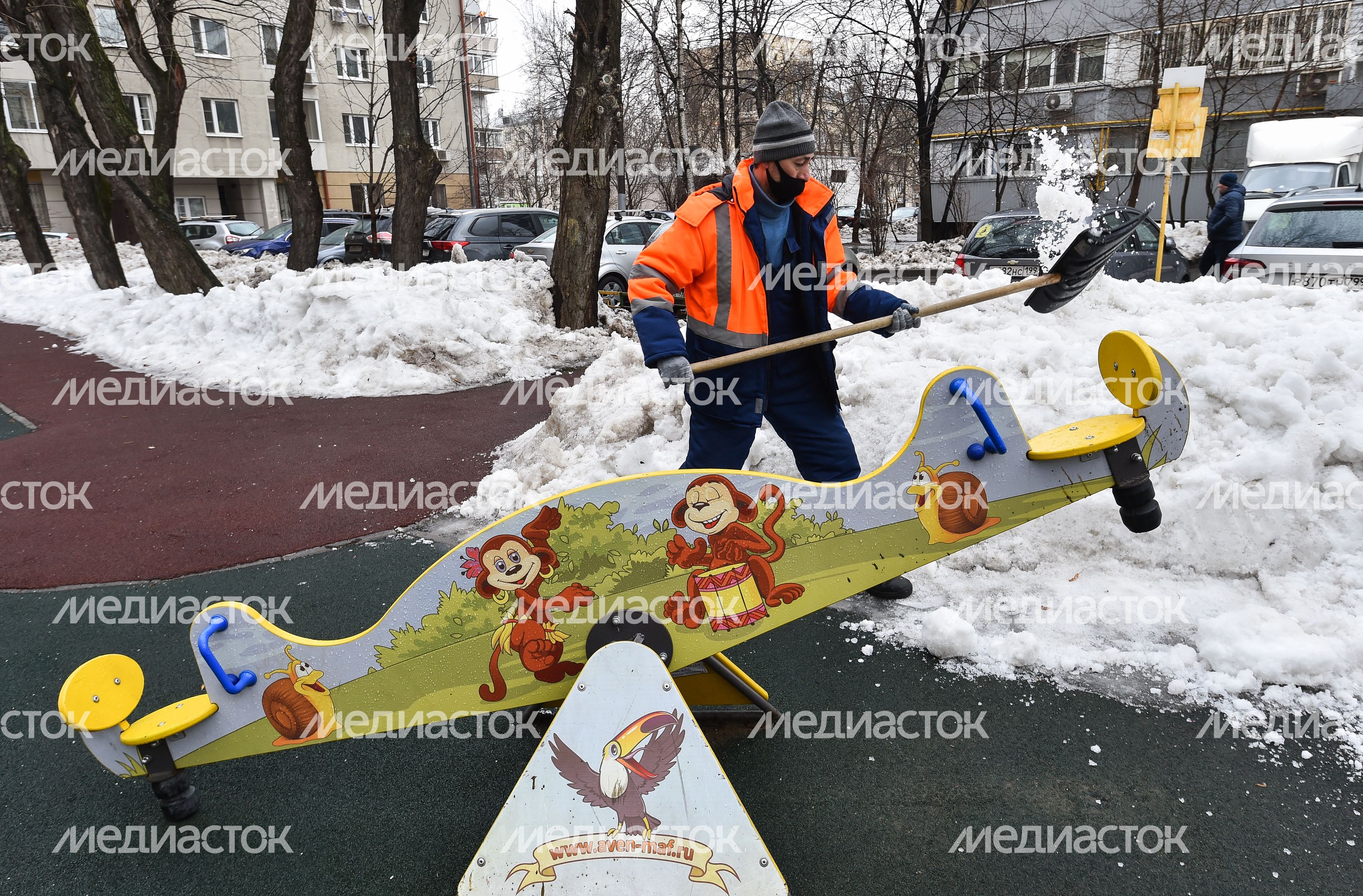 Ликвидация последствий резкого потепления в Москве