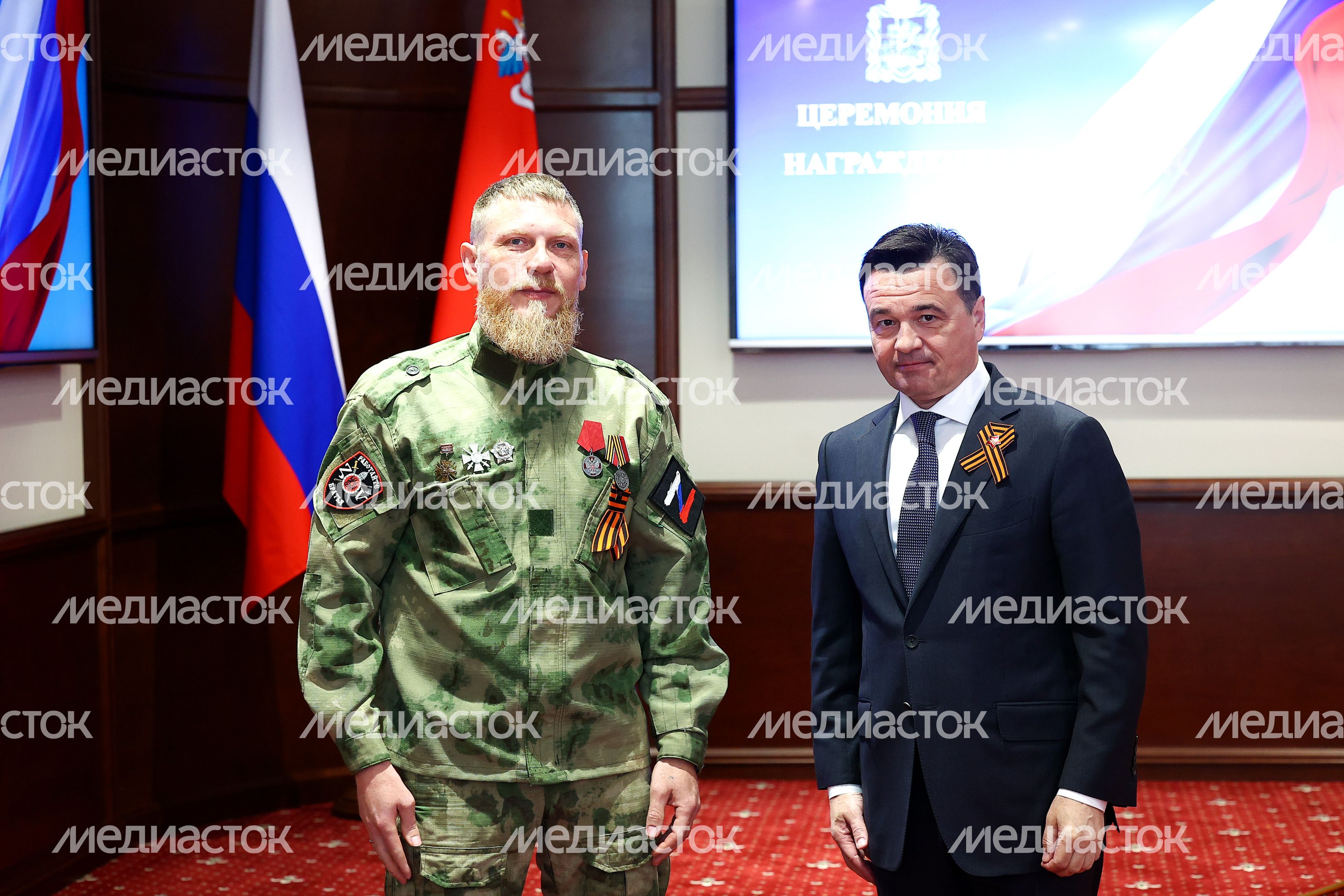 Губернатор вручил государственные награды добровольцам отряда БАРС