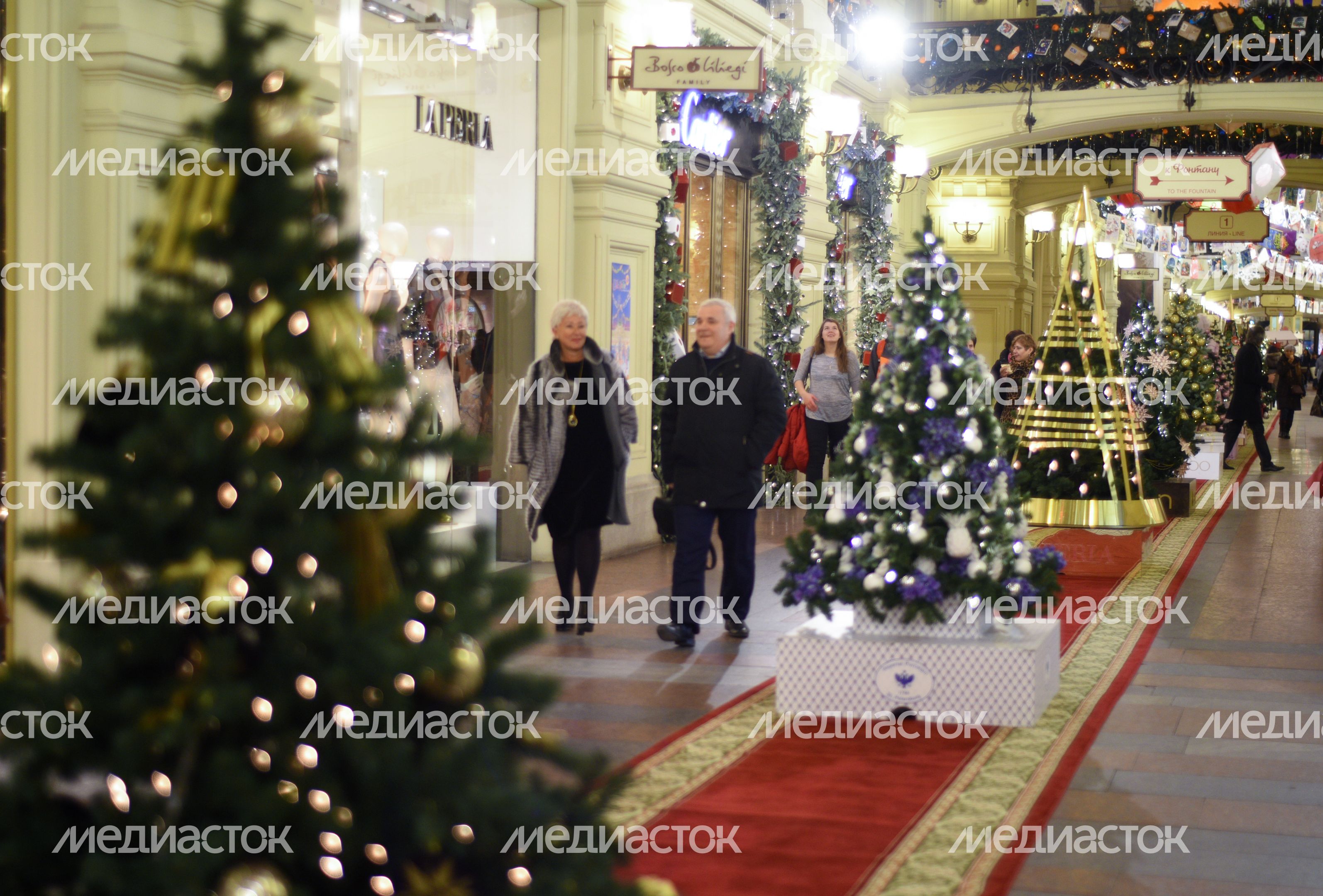 Подготовка к Новому году в Москве