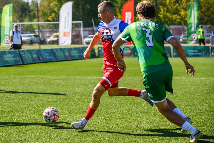 Легенды футбола обыграли сборную Лобни в проекте «Выходи во двор»