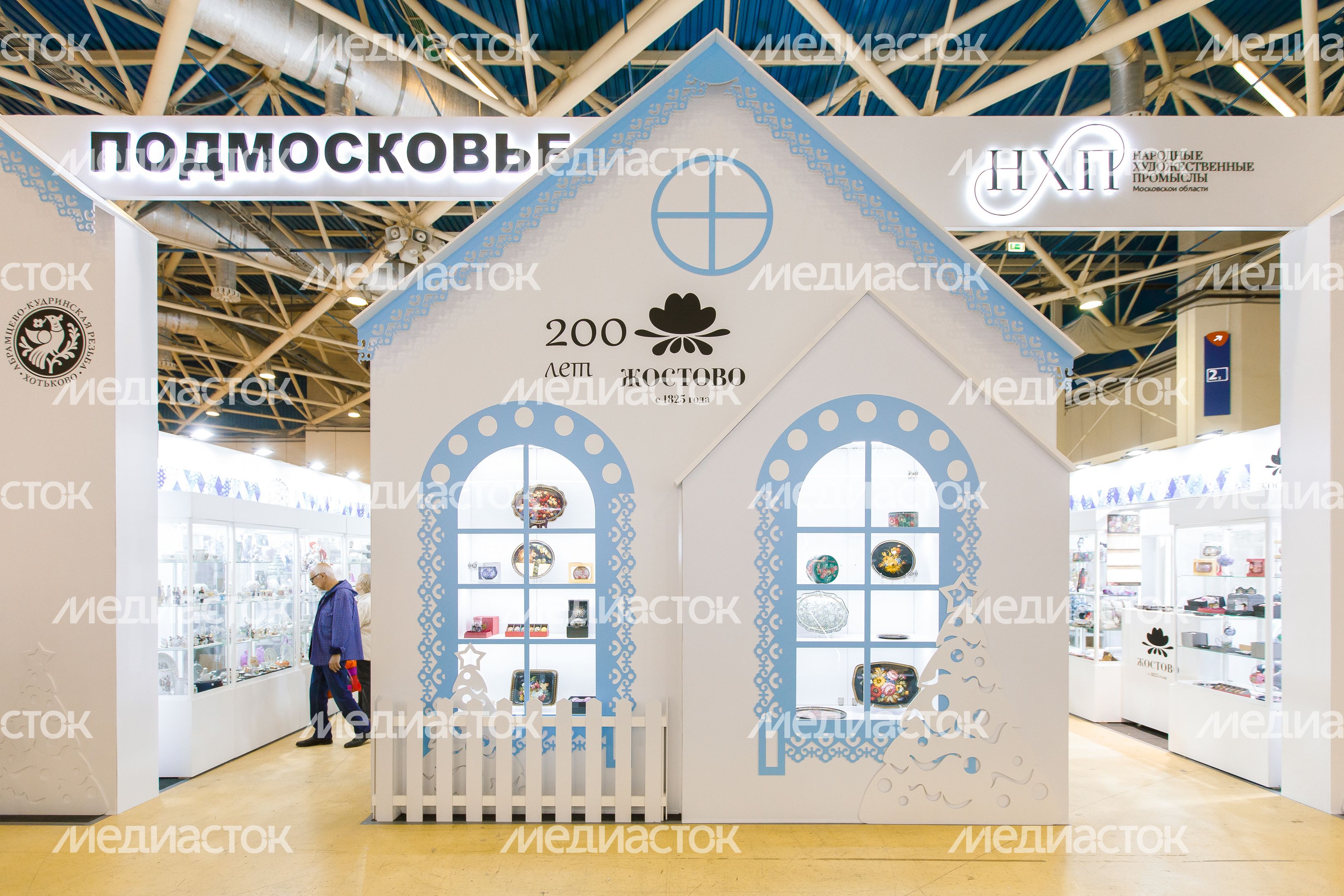 Стенд Жостовской фабрики на выставке «Ладья. Зимняя сказка 2024» Стенд Жостовской фабрики на выставке «Ладья. Зимняя сказка 2024»