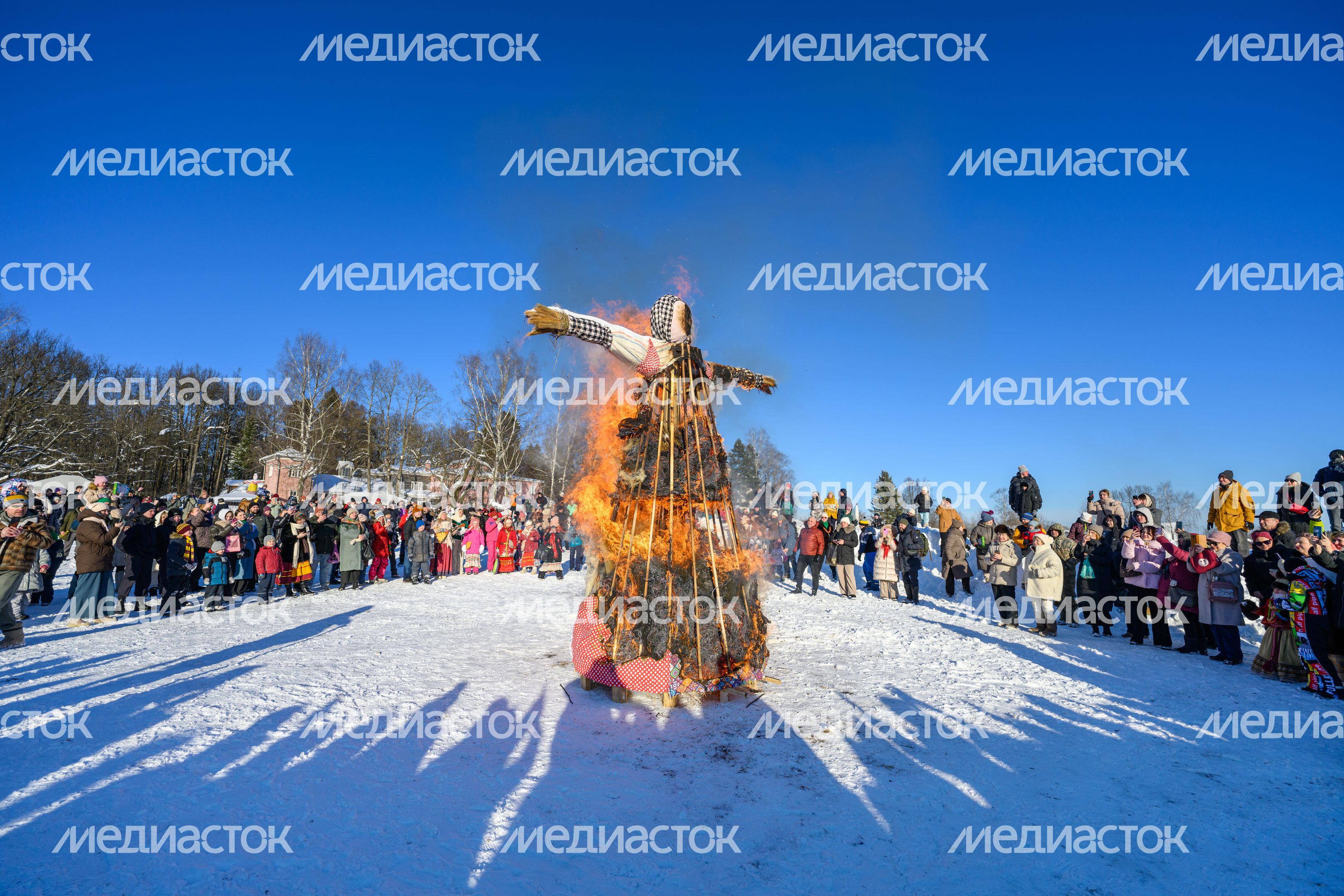 Сожжение чучела на Масленице в Мураново Сожжение чучела на Масленице в Мураново