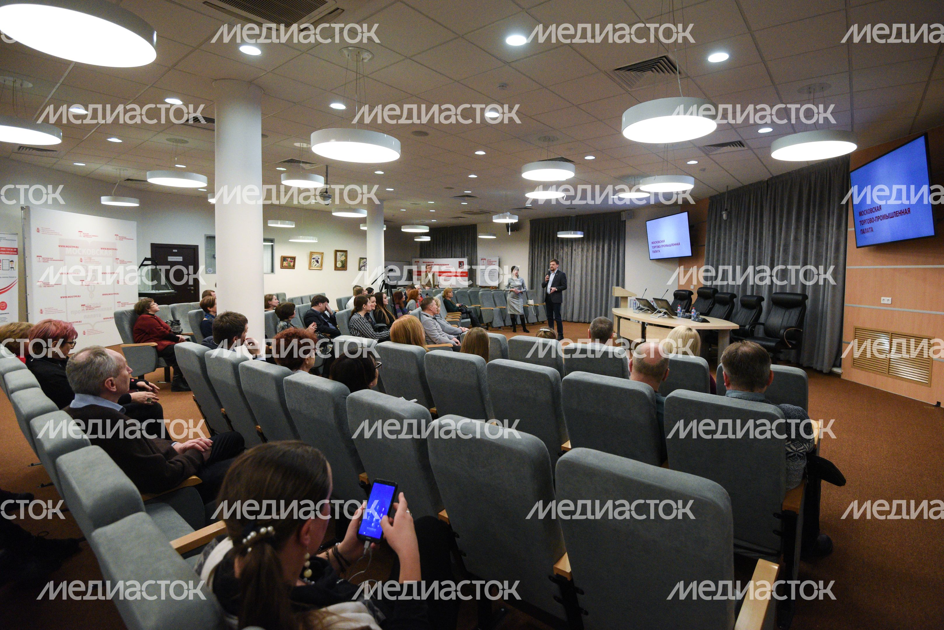 Открытие выставки «Европейские улицы» художника Ольги Шараповой в Москве