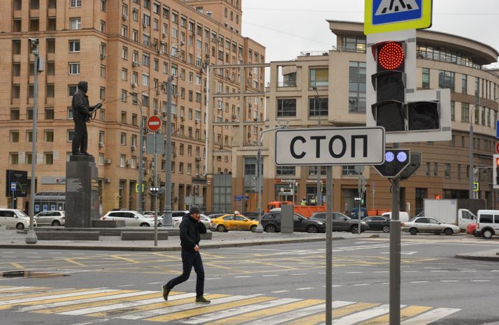 Повседневная жизнь города в Москве осенью