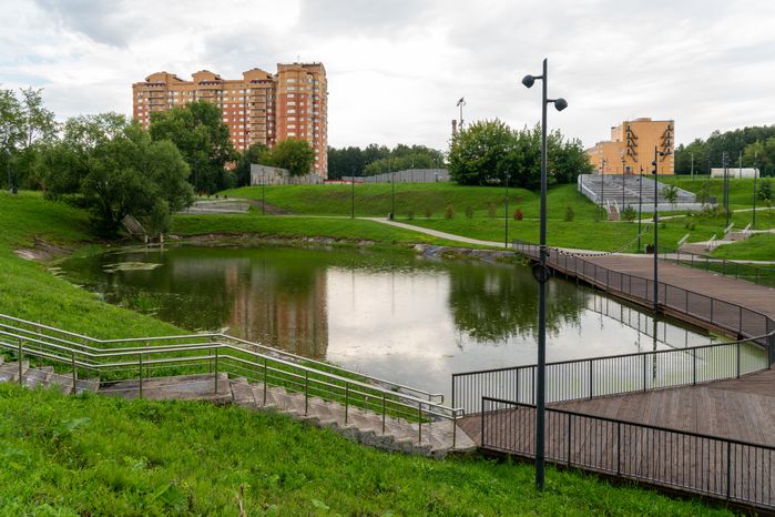 Каскад прудов на набережной реки Теребенки в Чехове