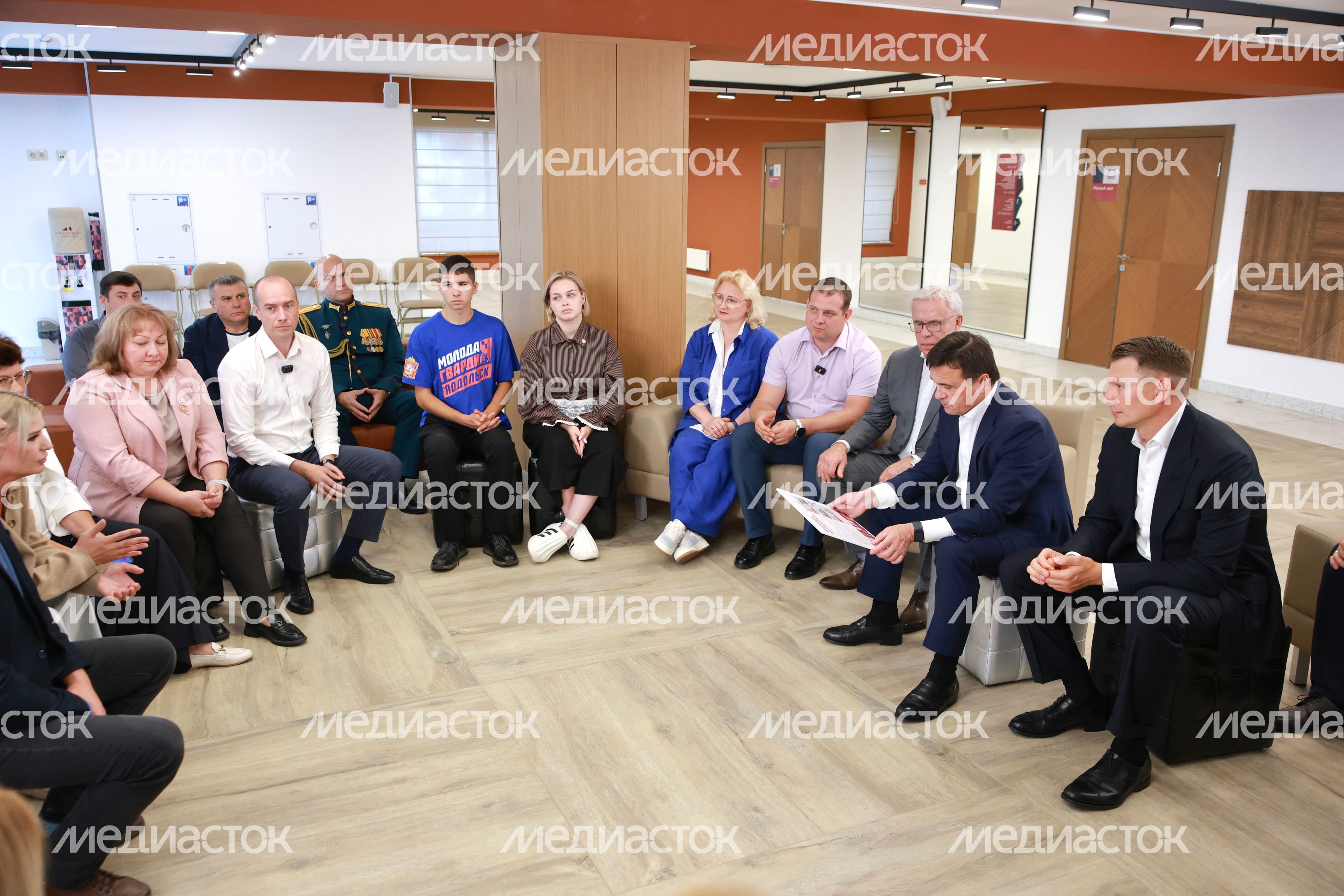 Губернатор Андрей Воробьев встретился с жителями города Домодедово в Городском дворце культуры «Мир» Губернатор Андрей Воробьев встретился с жителями города Домодедово в Городском дворце культуры «Мир»