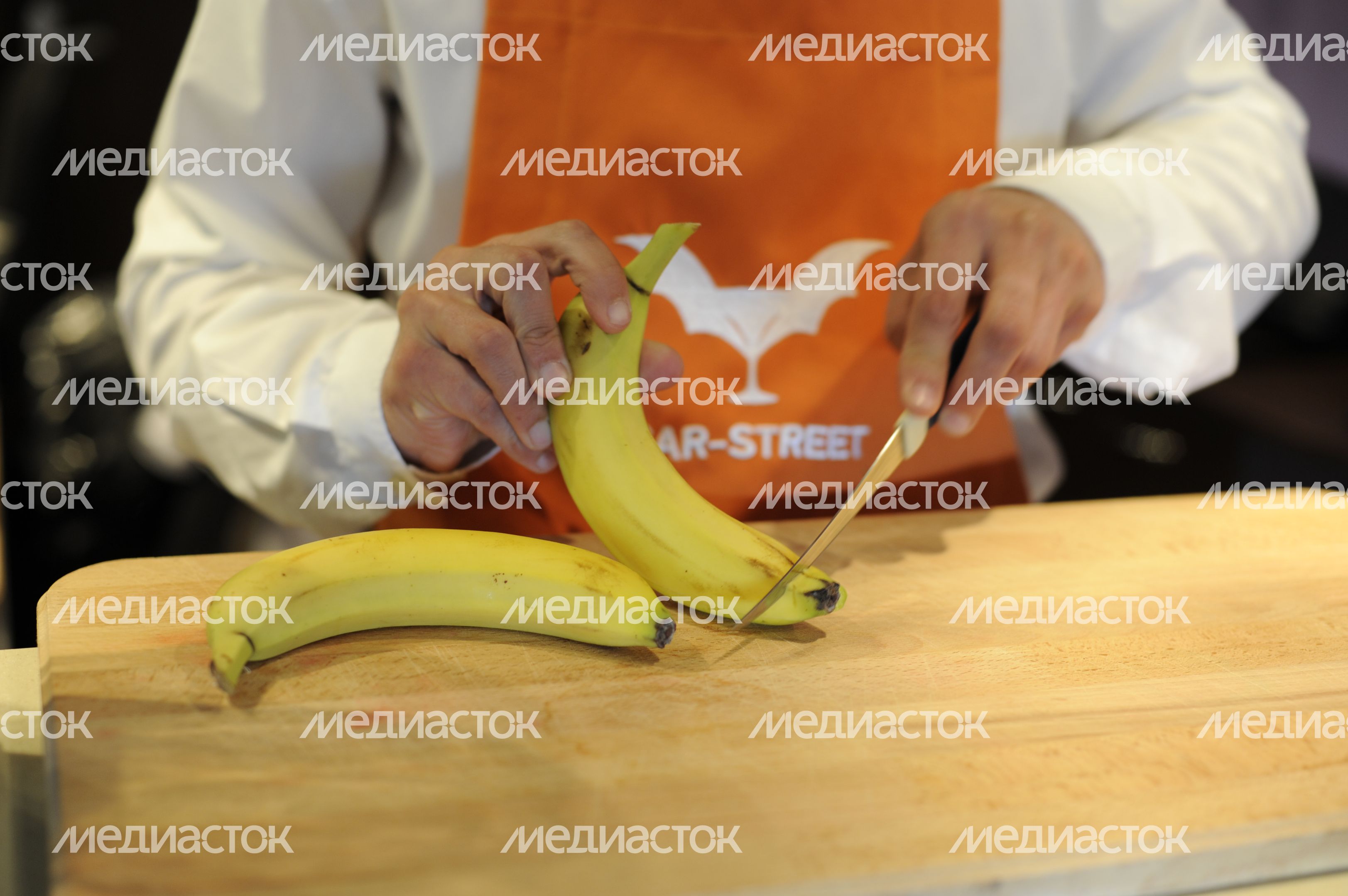 Приготовление ягодного смузи Приготовление ягодного смузи