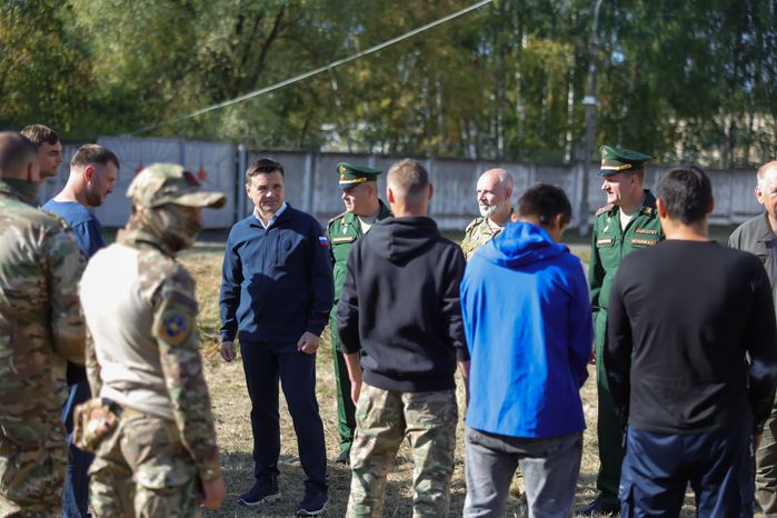 Андрей Воробьев проверил работу пункта отбора на военную службу по контракту в Балашихе