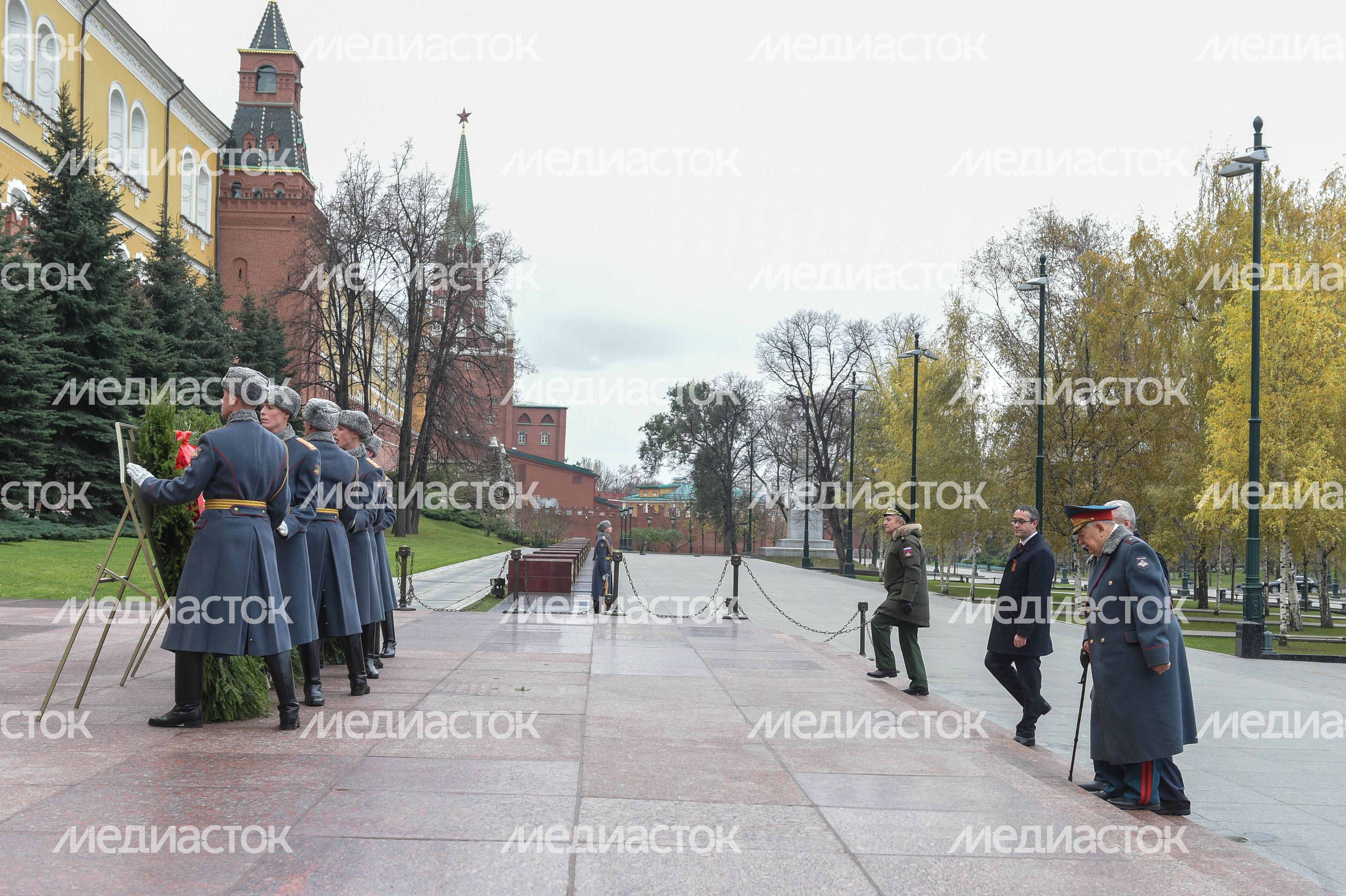 Торжественный марш в честь парада 1941 года на Красной площади в Москве