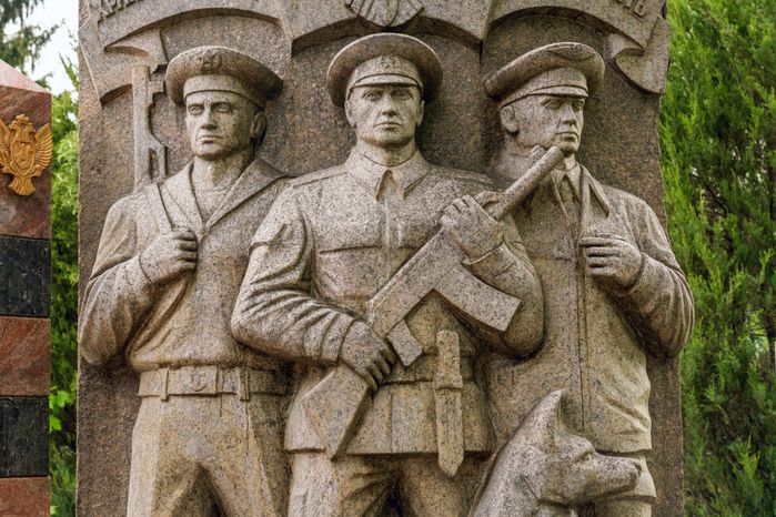 Памятник пограничникам всех поколений в Чехове