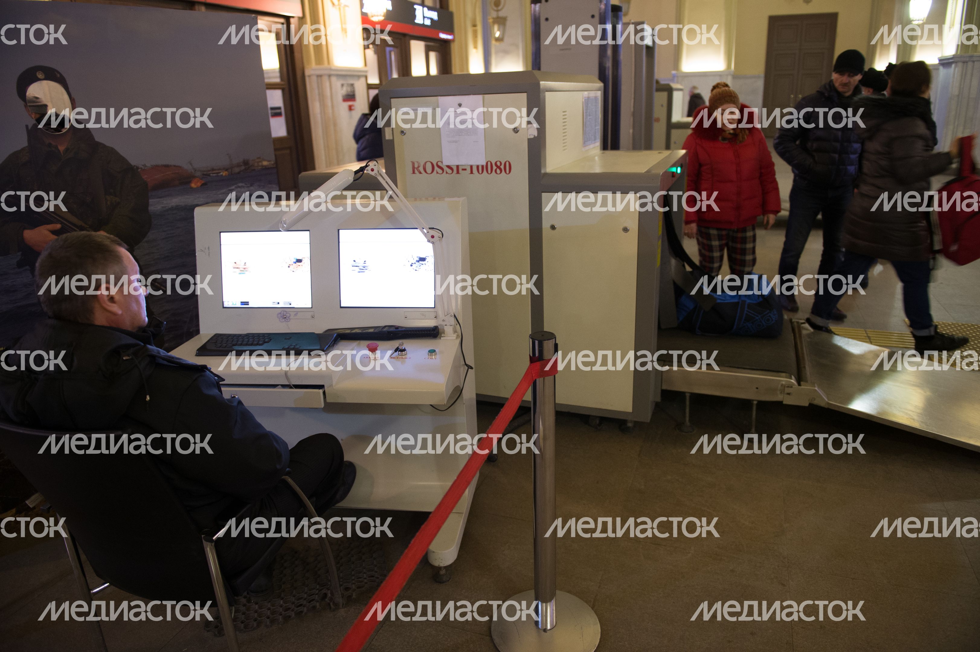 Досмотровая зона на Ленинградском вокзале Досмотровая зона на Ленинградском вокзале