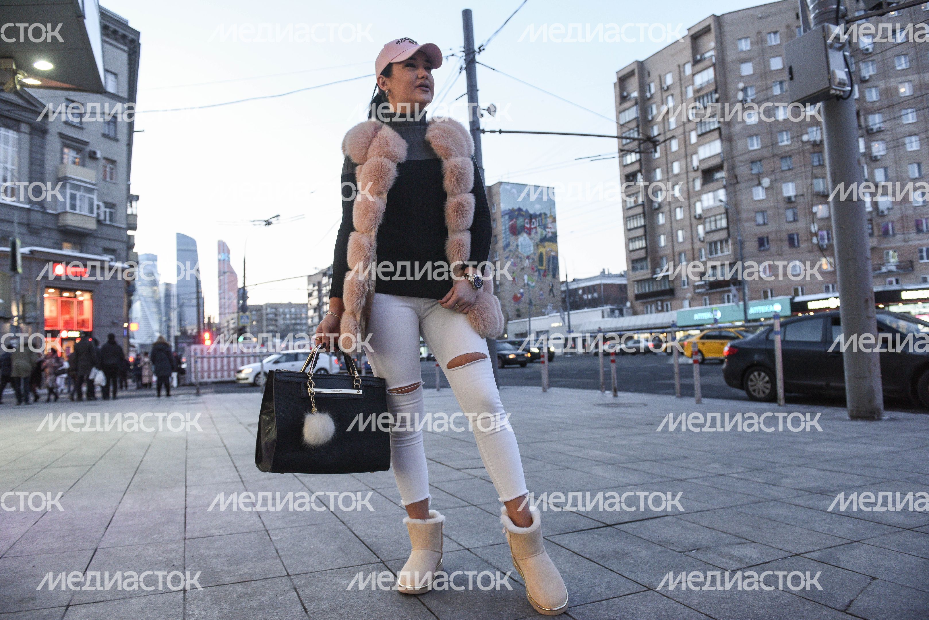 «Я могу выйти хоть в купальнике»: кто ходит с голыми щиколотками в минус 20