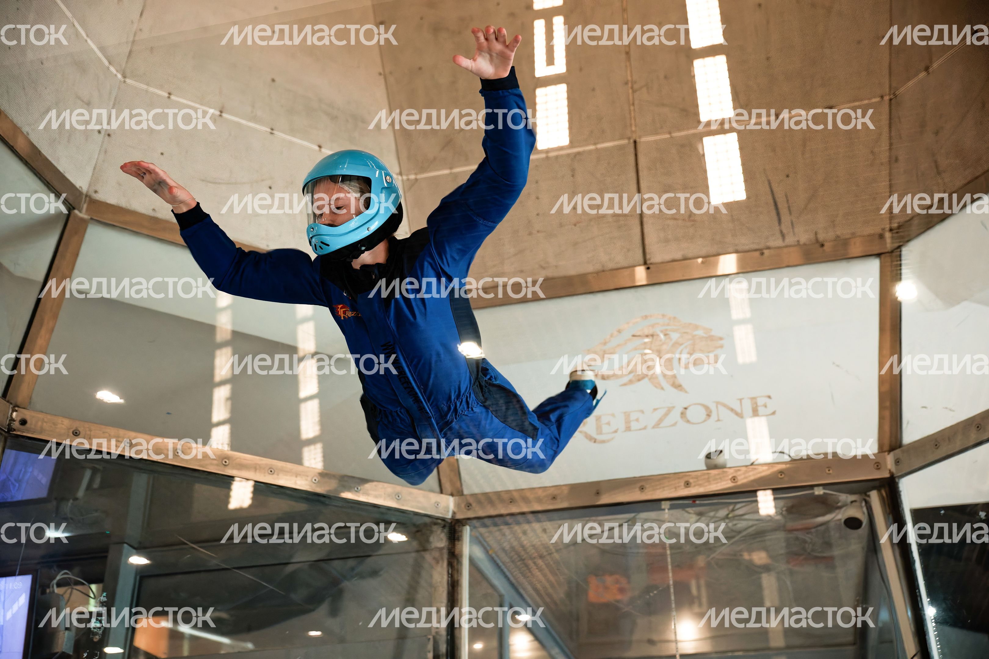 Полет в аэротрубе в спортивно-развлекательном парке Freezone в Чехове