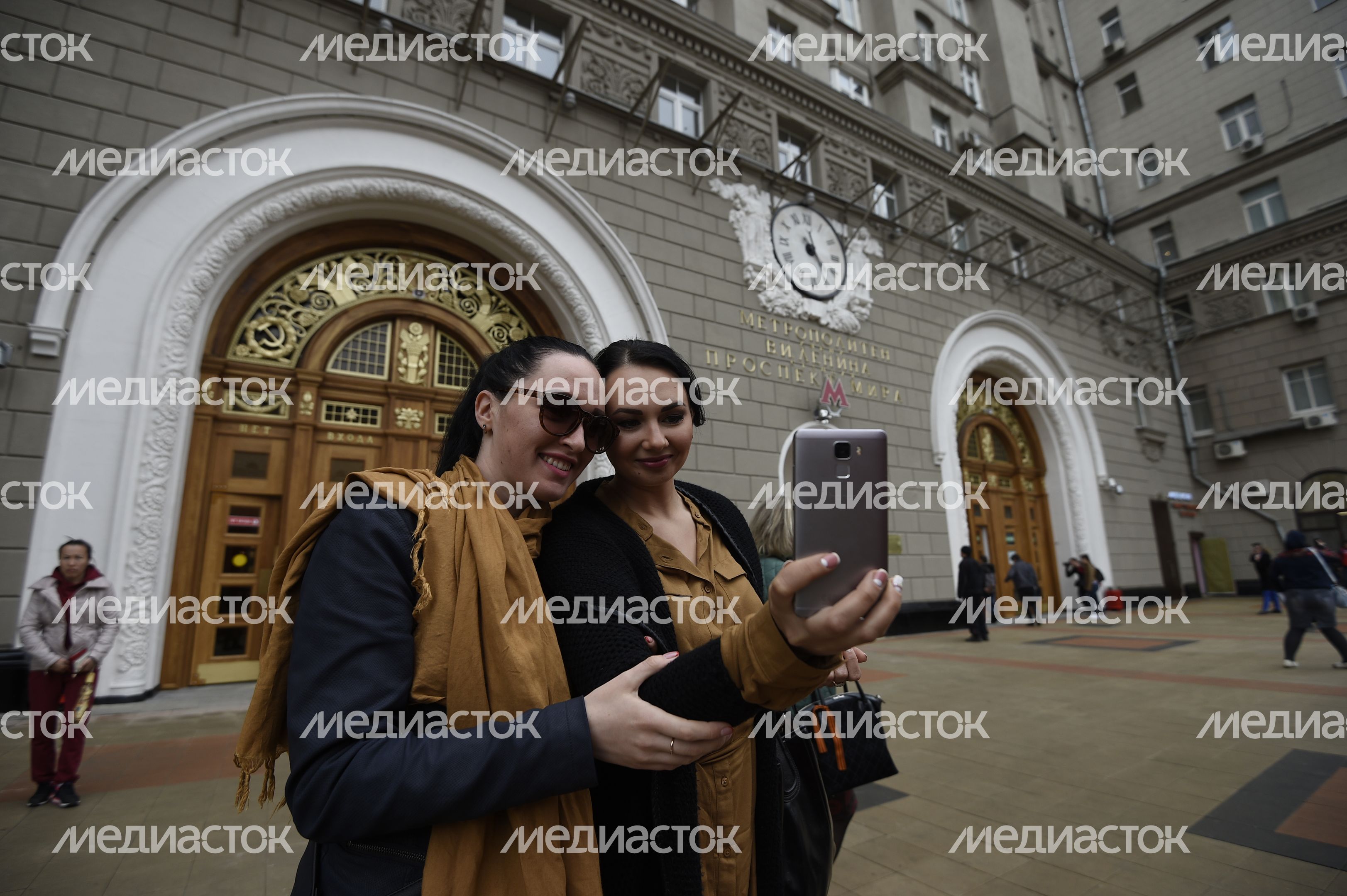Открытие вестибюля станции метро «Проспект Мира» в Москве Открытие вестибюля станции метро «Проспект Мира» в Москве