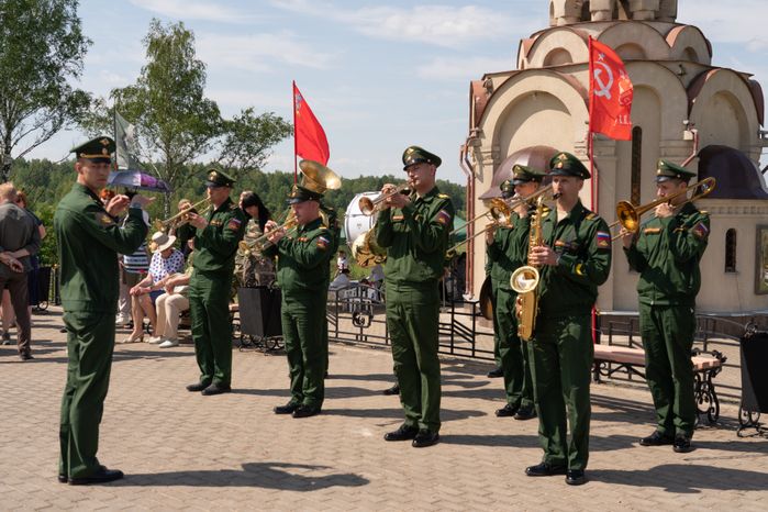 Перезахоронение солдат ВОВ в деревне Ельня