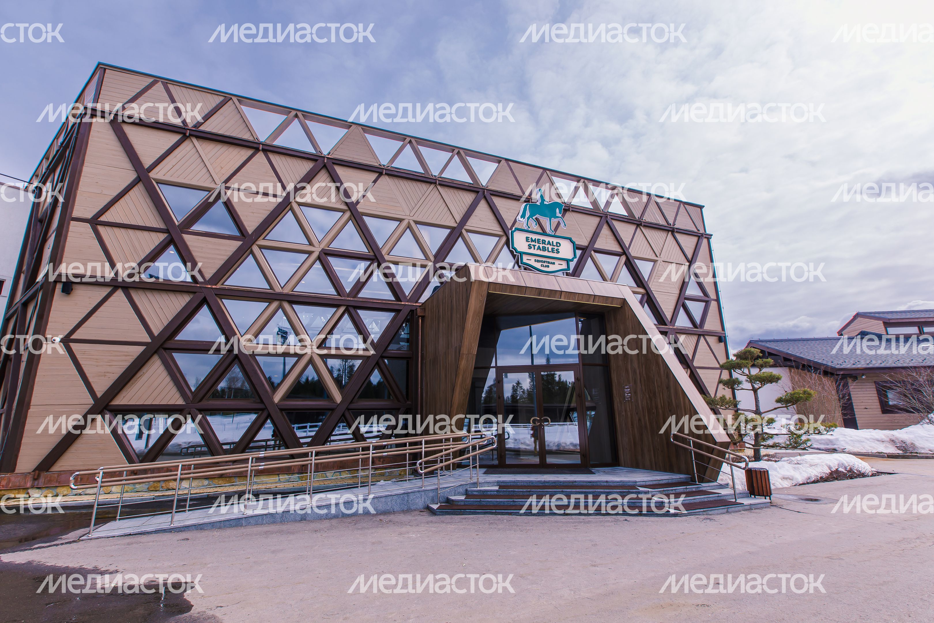Конноспортивный комплекс Emerald Stables в Клину