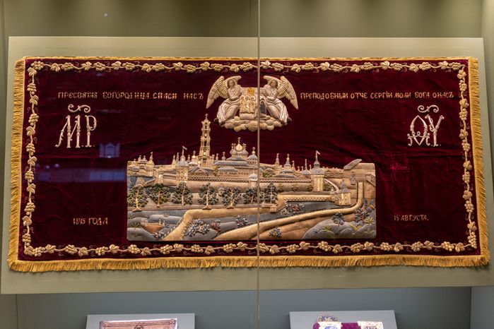 Экспозиция "Реликвии и сокровища Троице-Сергиевой Лавры XVIII-XIX"