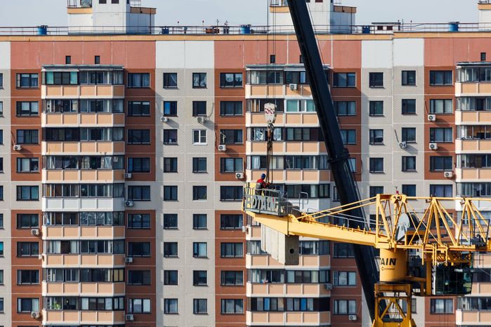 Многоквартирный дом возле стройплощадки Центральной районной больницы в Балашихе 2025