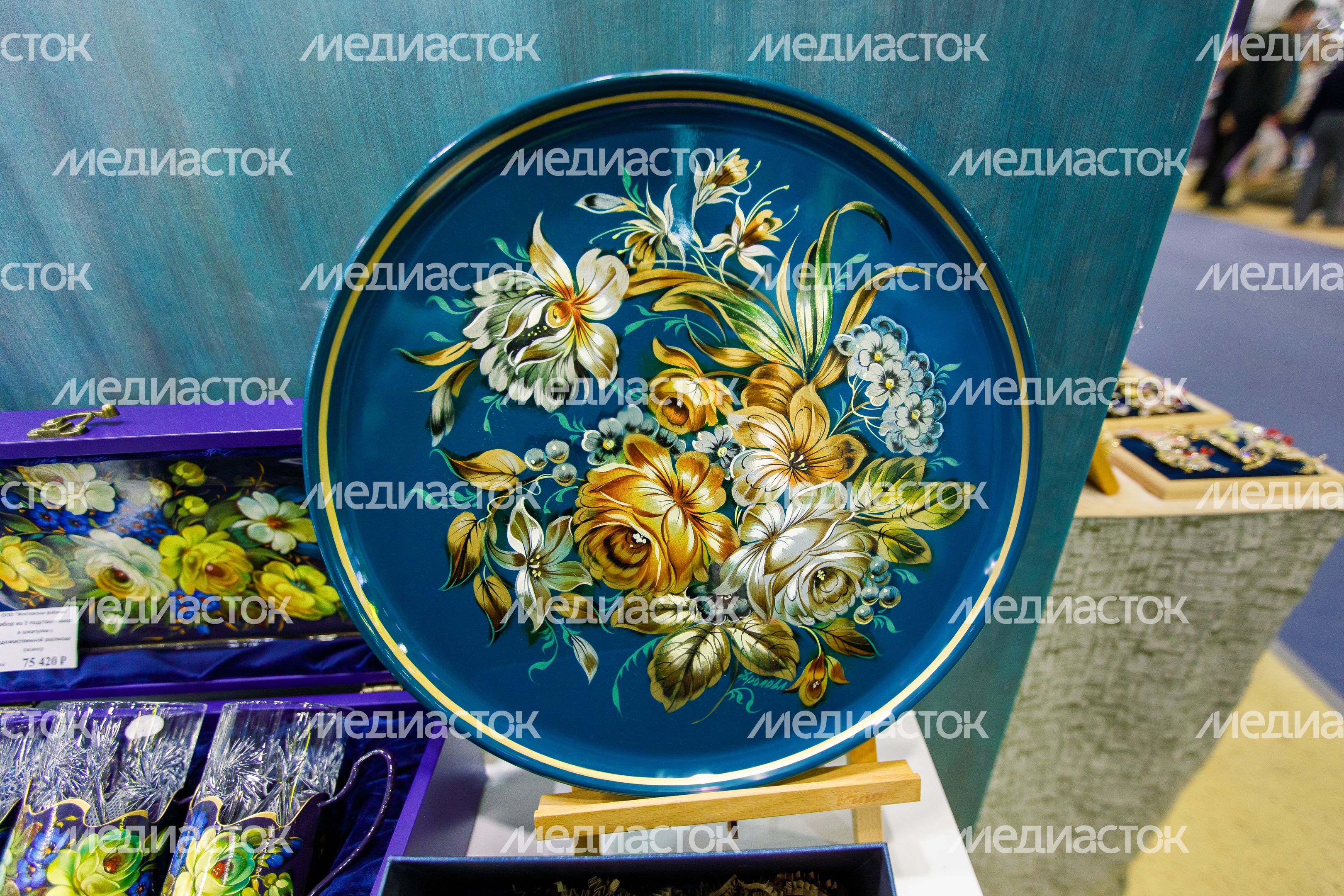 Стенд Жостовской фабрики на выставке «Ладья. Зимняя сказка 2024» Стенд Жостовской фабрики на выставке «Ладья. Зимняя сказка 2024»