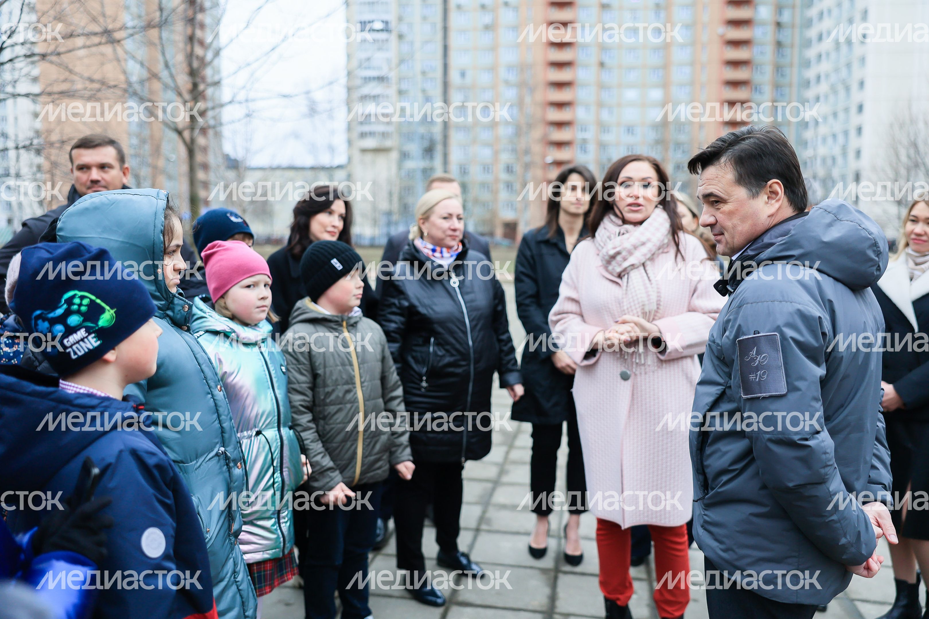 Проверка хода строительства пристройки к школе №14 в Долгопрудном Губернатором Подмосковья