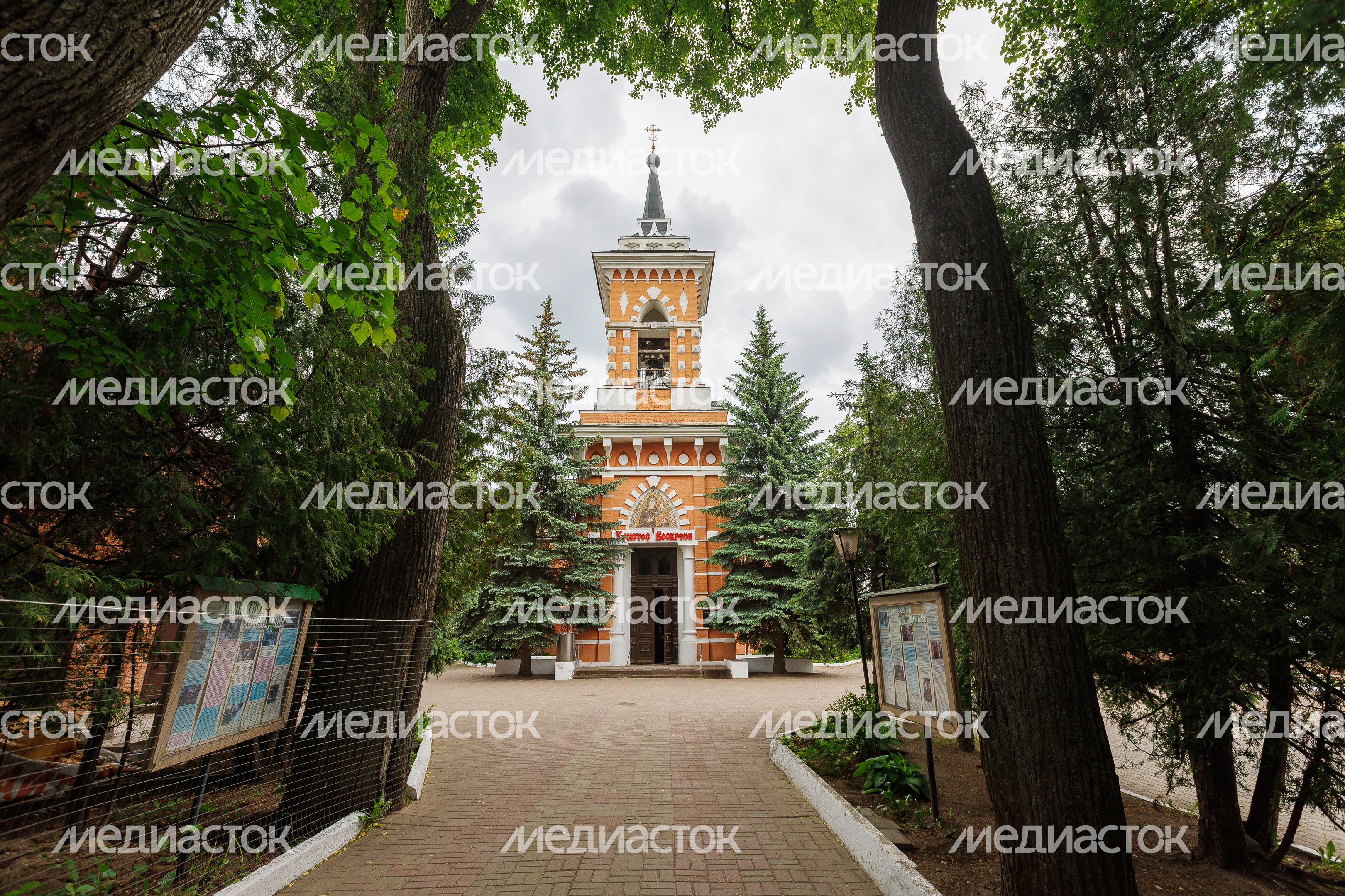 Церковь Смоленской иконы Божией Матери в Ивантеевке Пушкинского округа