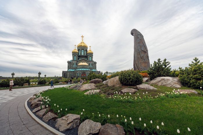 Мемориал «Матерям победителей» у Главного храма ВС РФ в Центральном парке «Патриот» Одинцовского округа