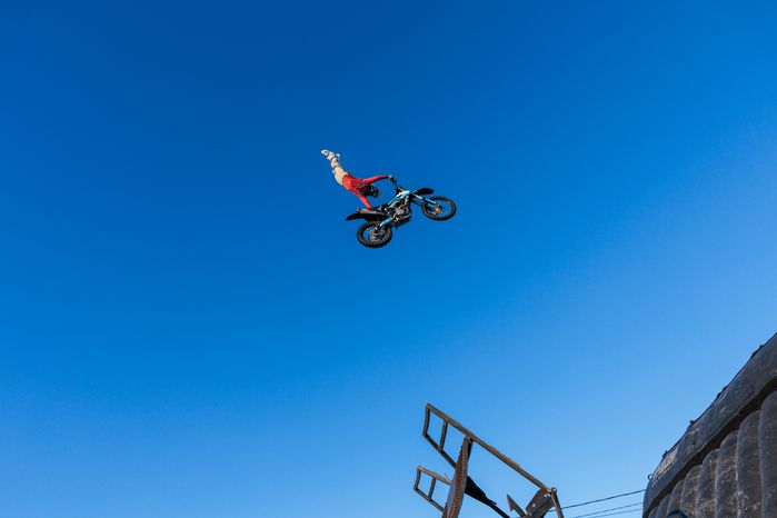 Зимний фристайл-мотокросс от команды FMX13 в Одинцово