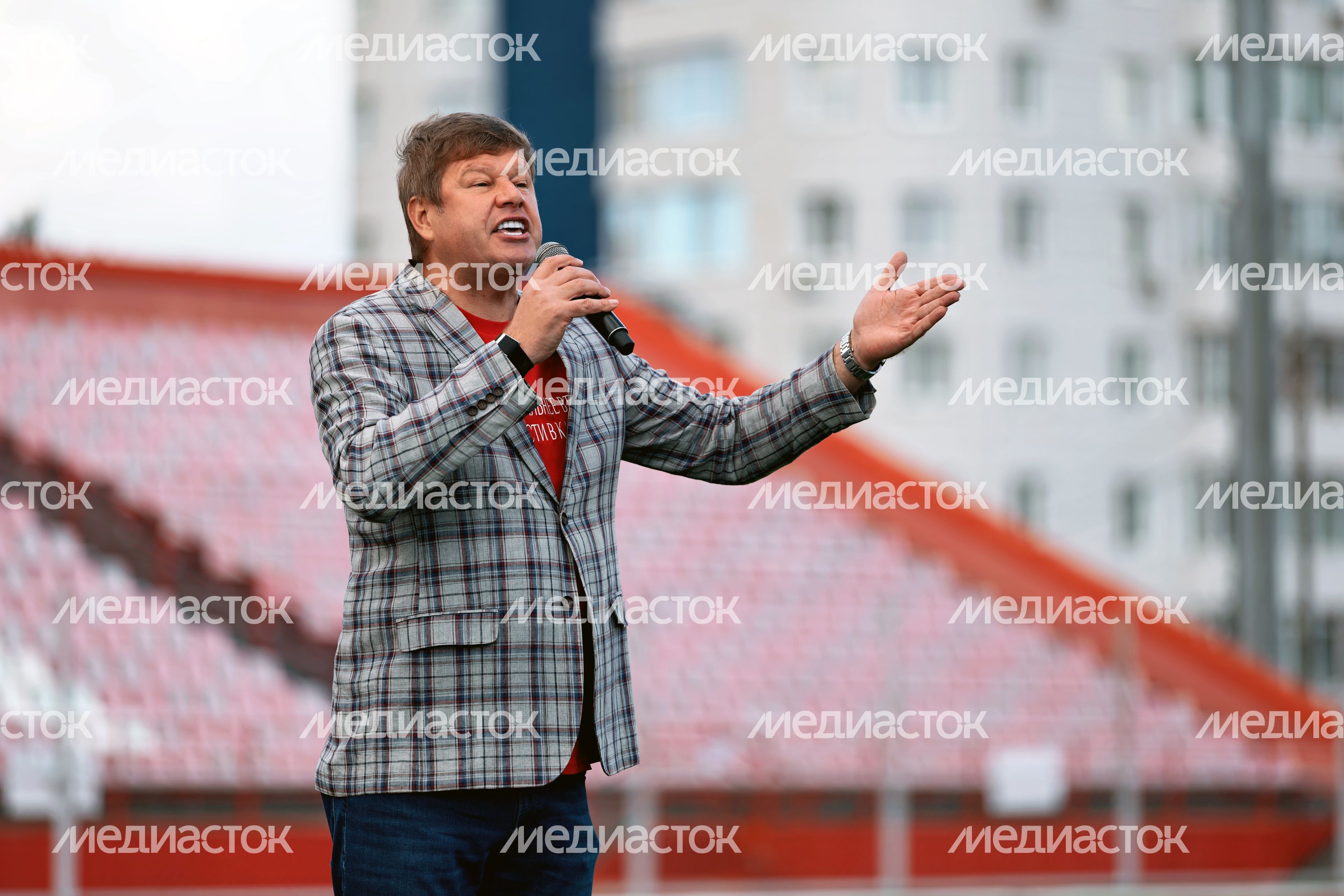Телеведущий и комментатор «Матч ТВ» Дмитрий Губерниев - гость спортивной эстафеты «Вызов принят» в Химках Телеведущий и комментатор «Матч ТВ» Дмитрий Губерниев - гость спортивной эстафеты «Вызов принят» в Химках