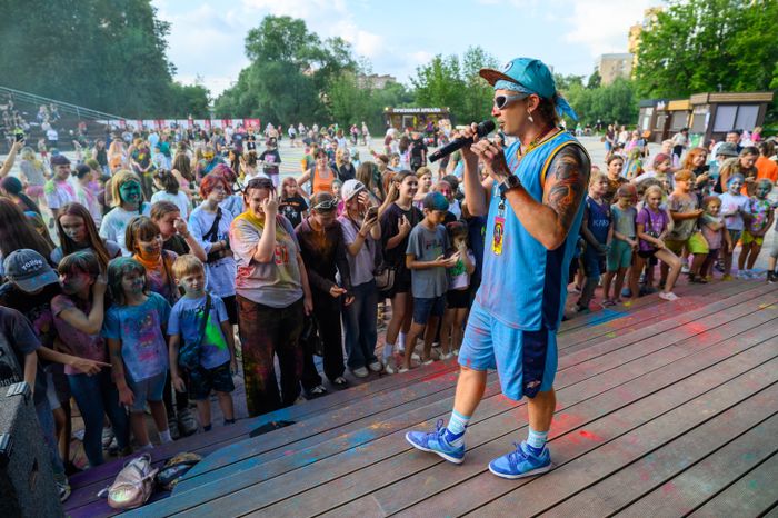 Фестиваль красок Holi Dance в Наташинском парке в Люберцах