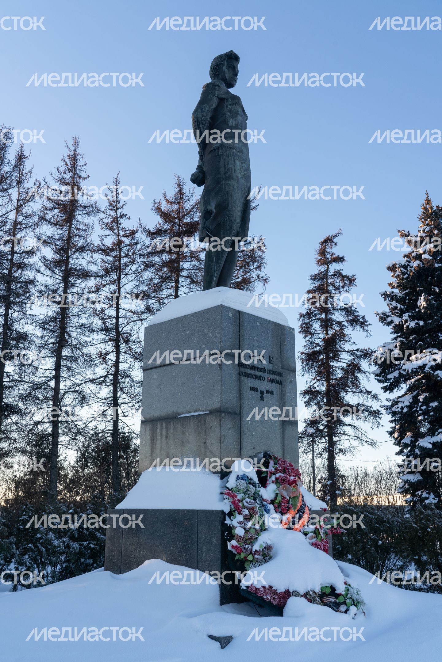 Памятник Зое Космодемьянской в селе Петрищево Рузского округа