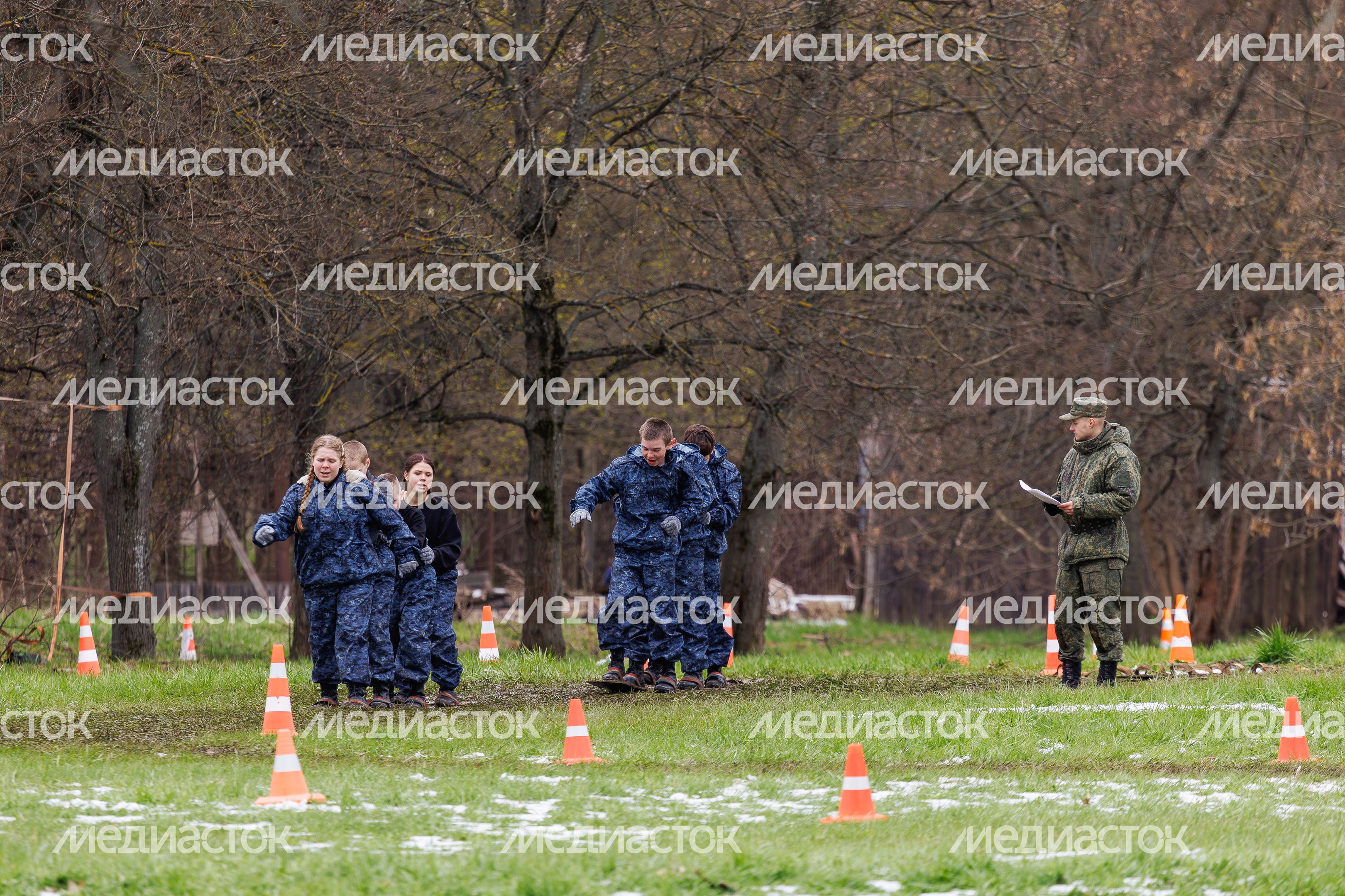 Военно-патриотическая игра «Юнармия, вперед!», посвященная Дню Победы, в Горках Ленинских Военно-патриотическая игра «Юнармия, вперед!», посвященная Дню Победы, в Горках Ленинских