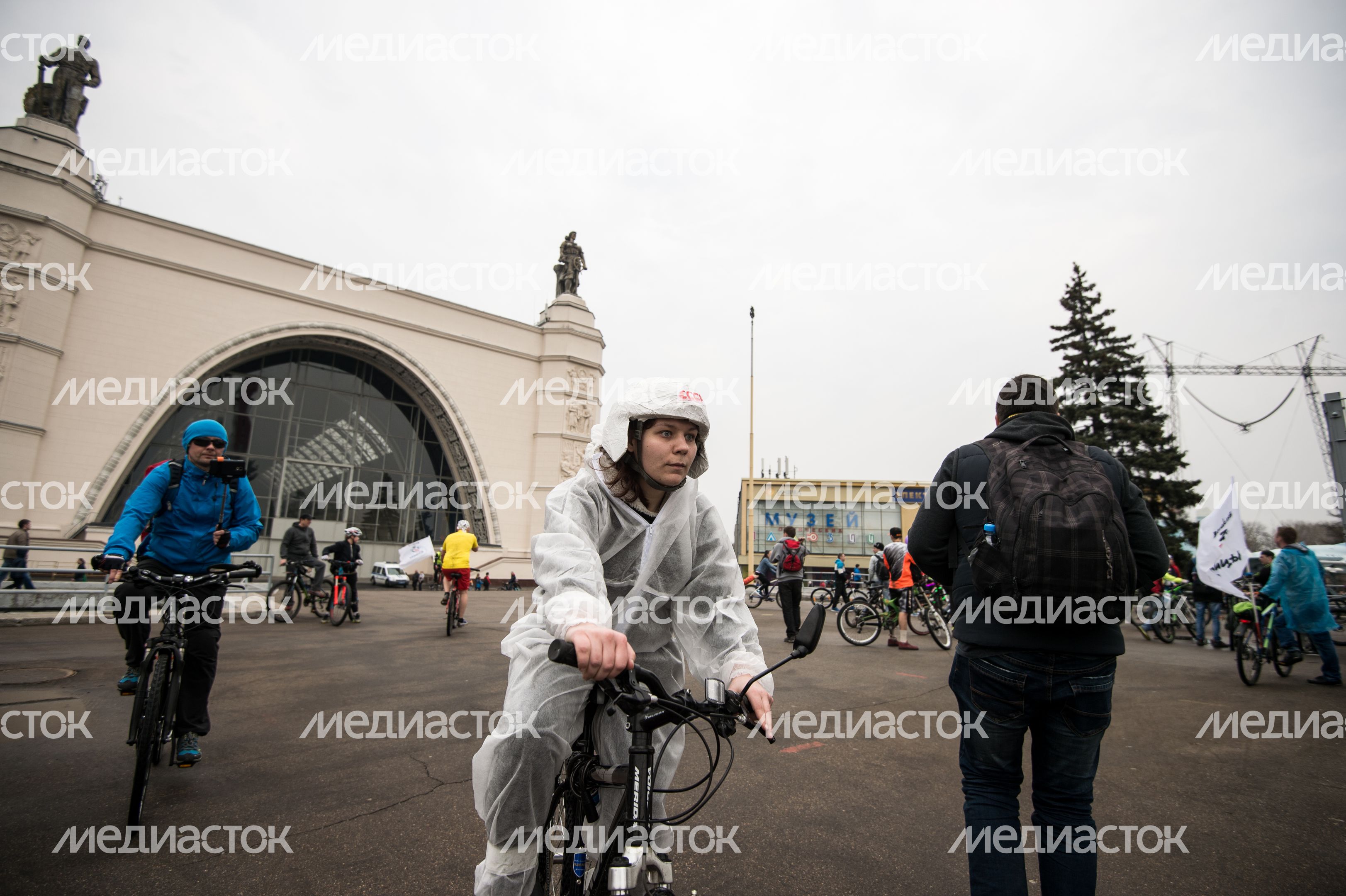Велопробег в честь 55-летия первого полета человека в космос в Москве Велопробег в честь 55-летия первого полета человека в космос в Москве