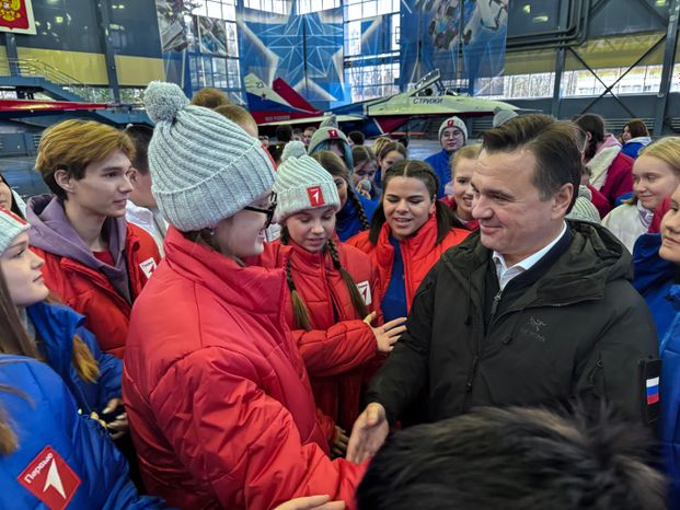 Андрей Воробьев навестил пилотажные группы на авиабазе в Кубинке