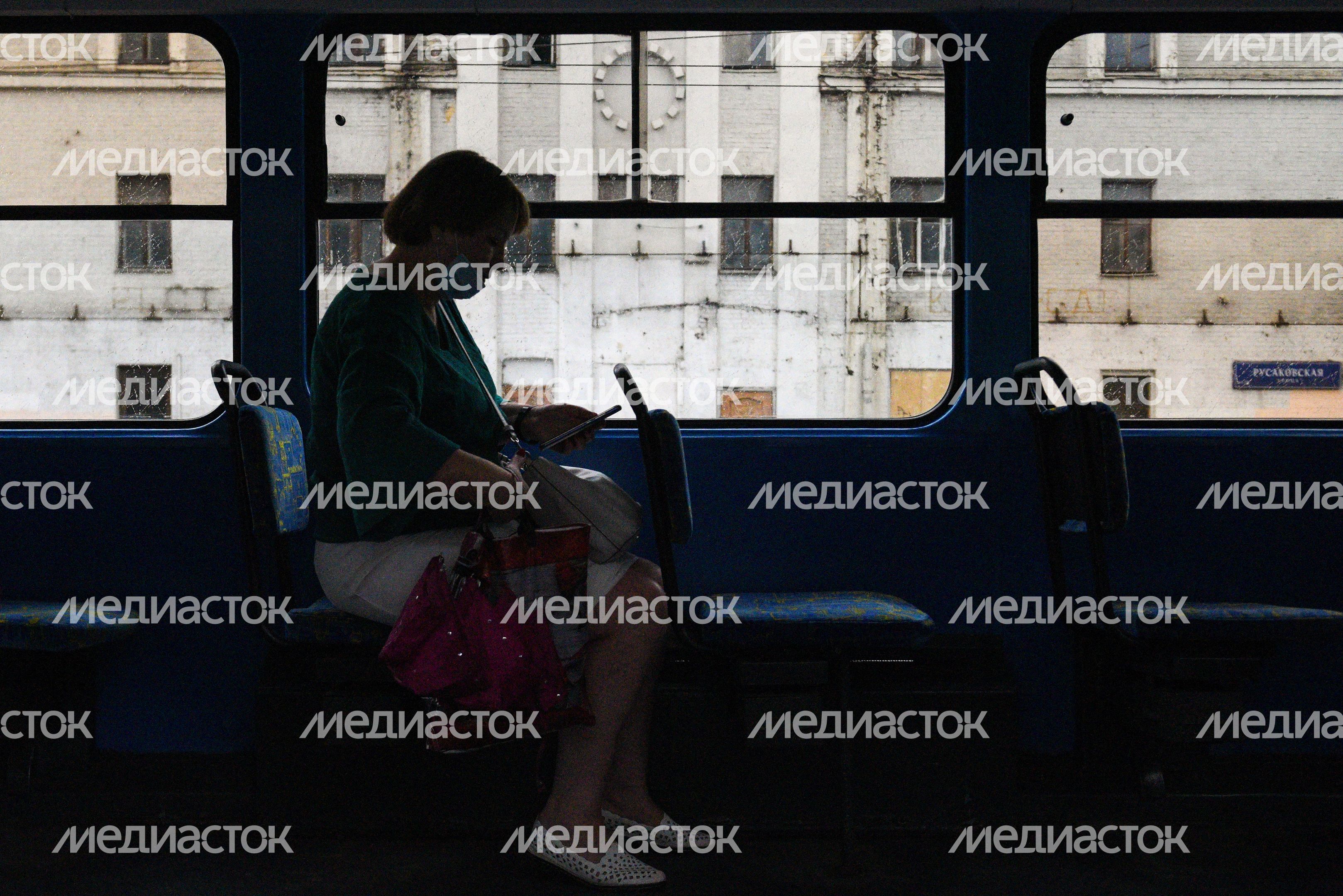 Проверки соблюдения масочно-перчаточного режима в общественном транспорте в Москве