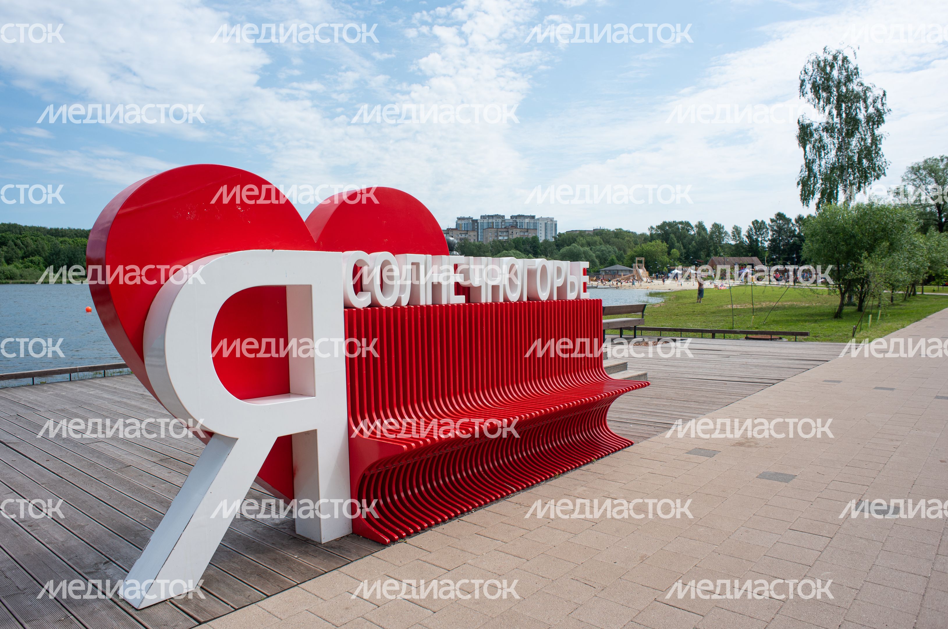 Летние виды озера Сенеж
