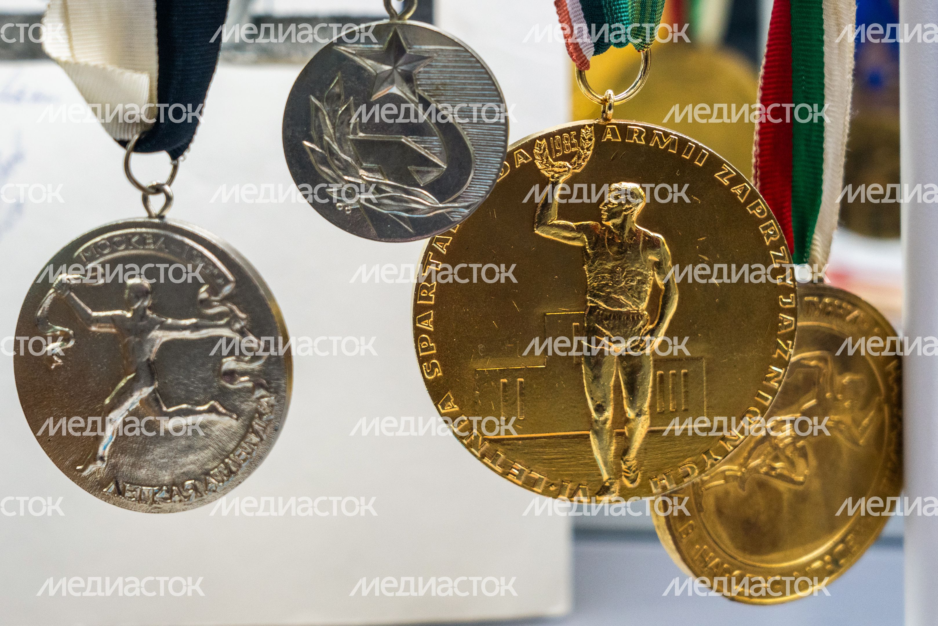 Экспонаты в музее спортивной славы «Верность спорту храня» в Училище олимпийского резерва №4 Чехова Экспонаты в музее спортивной славы «Верность спорту храня» в Училище олимпийского резерва №4 Чехова