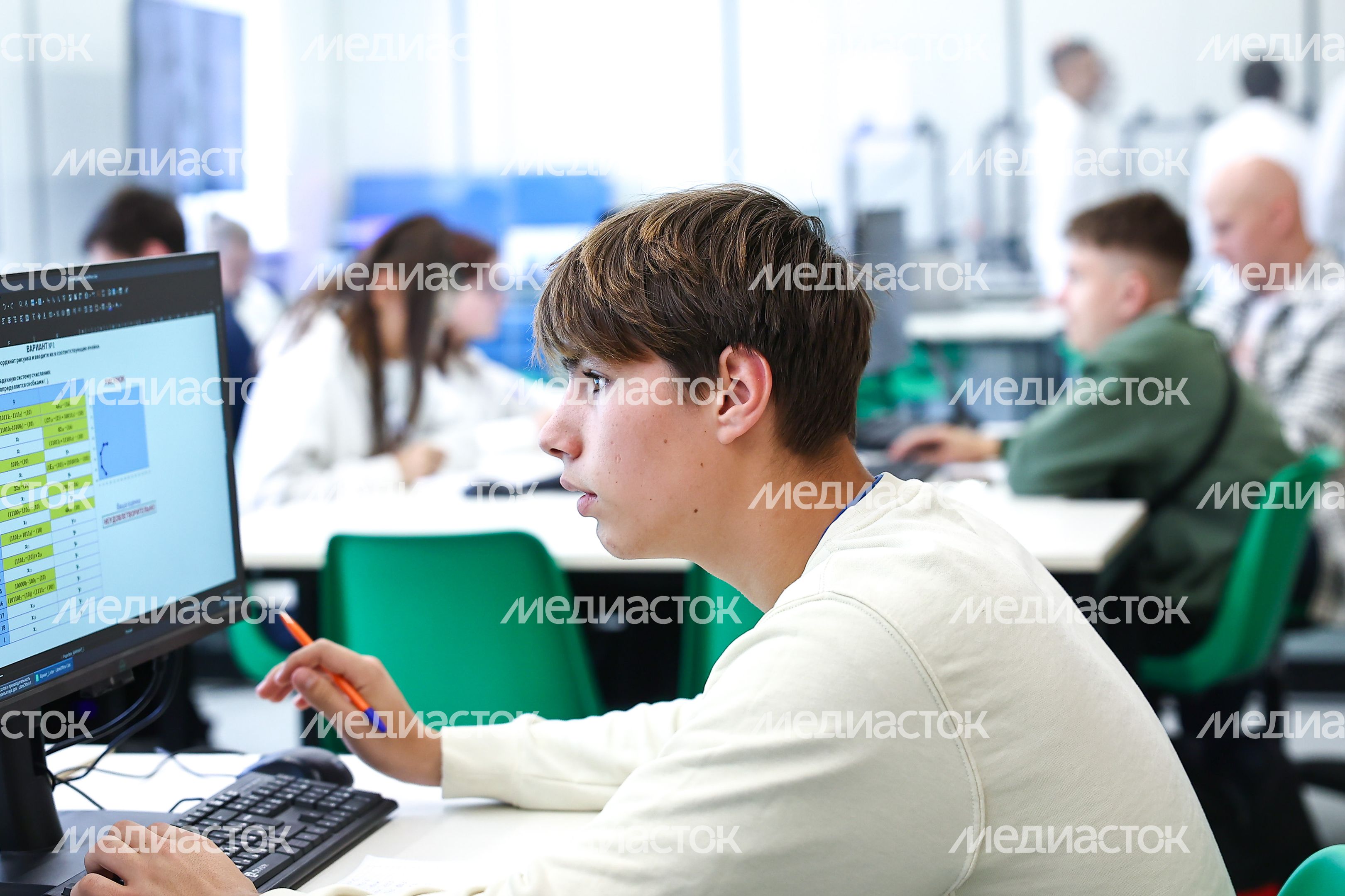 Посещение корпуса Физтех-колледжа в Долгопрудном после капремонта Губернатором Поодмосковья