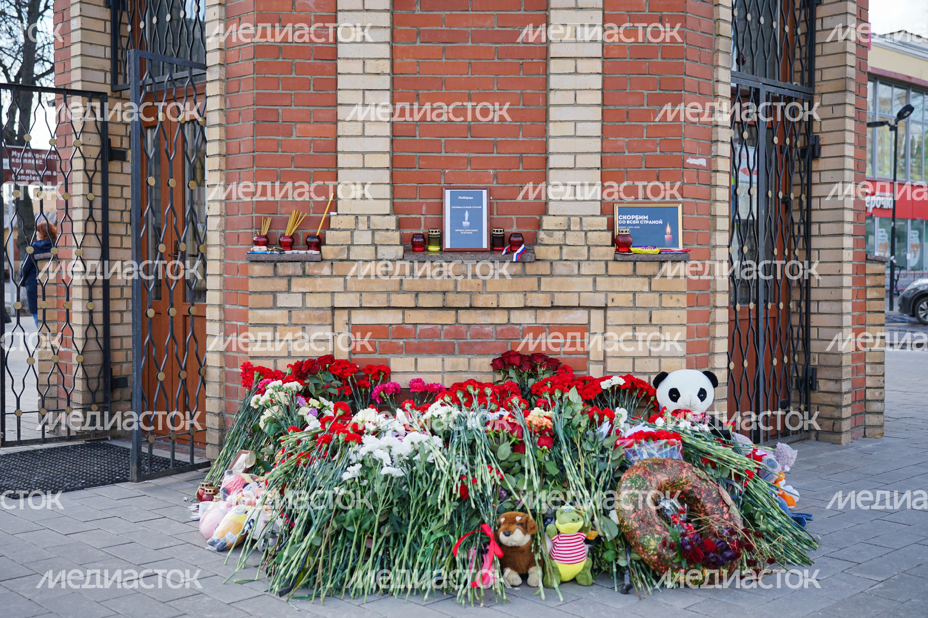 Мемориал памяти погибших в "Крокус Сити Холле" в Люберцах