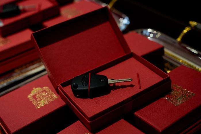 Ветеранам СВО и семьям погибших Героев вручили ключи от автомобилей