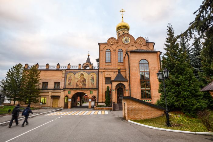 Храм во имя преподобного Серафима Саровского в рабочем поселке Софрино города Пушкино Сергиево-Посадского округа
