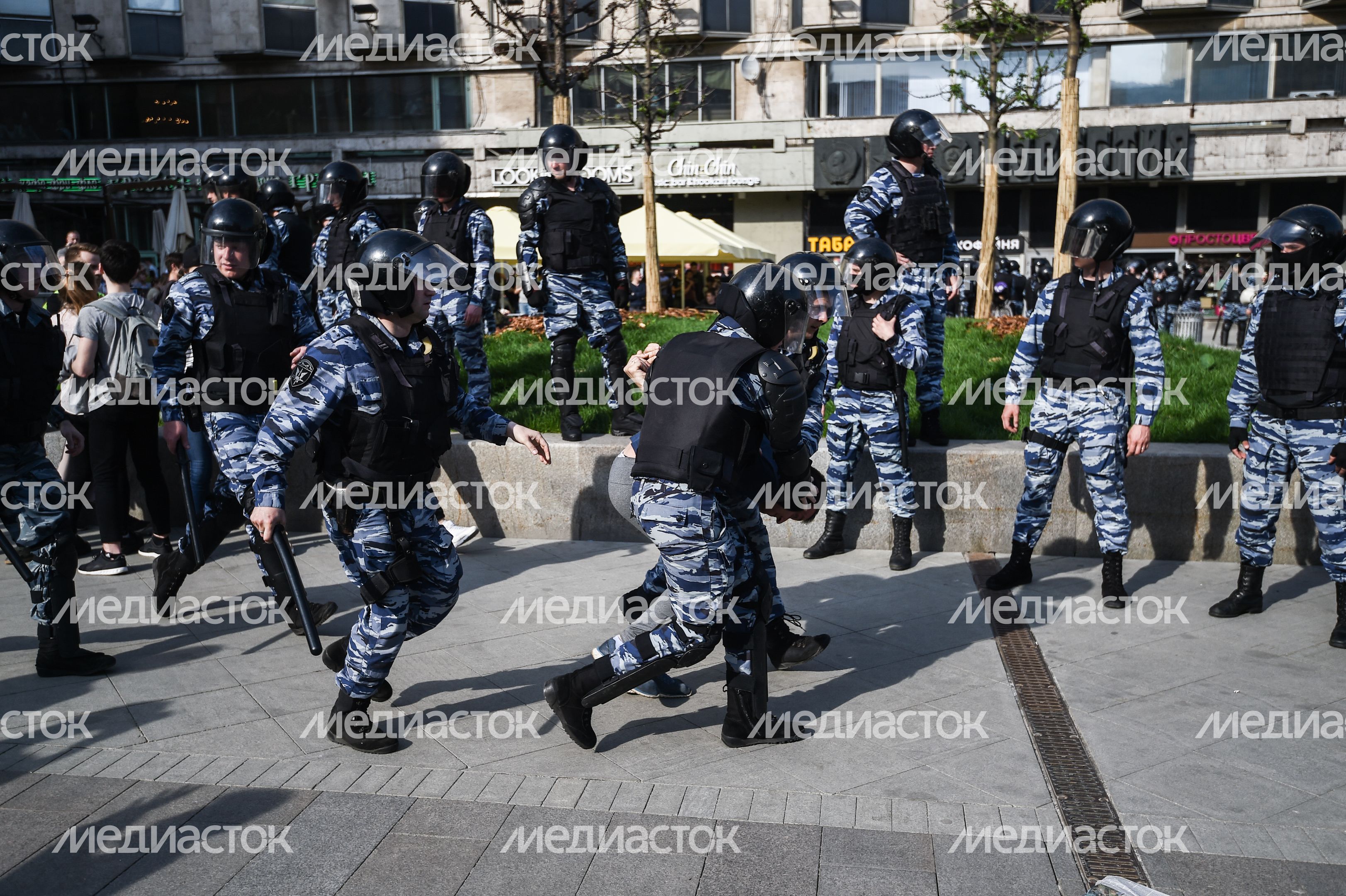 Несанкционированный митинг на Пушкинской площади Несанкционированный митинг на Пушкинской площади